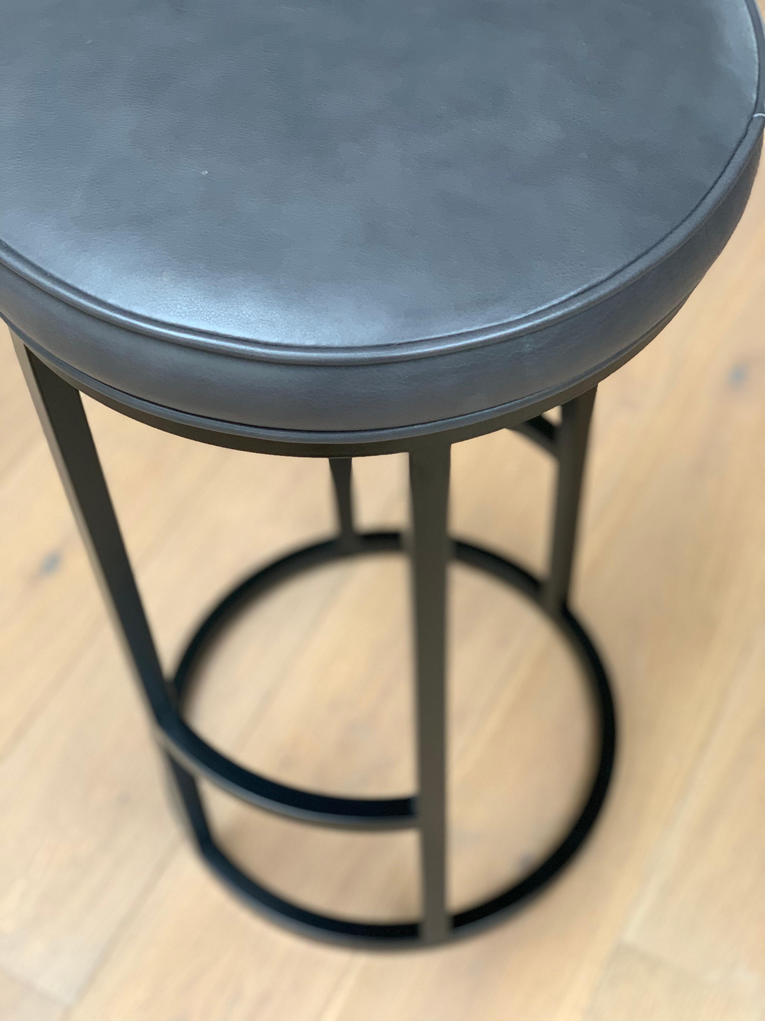 Dyed Diana Bar Stool Circular in Steel Powder-Coated and Mousse Anthracite Leather For Sale