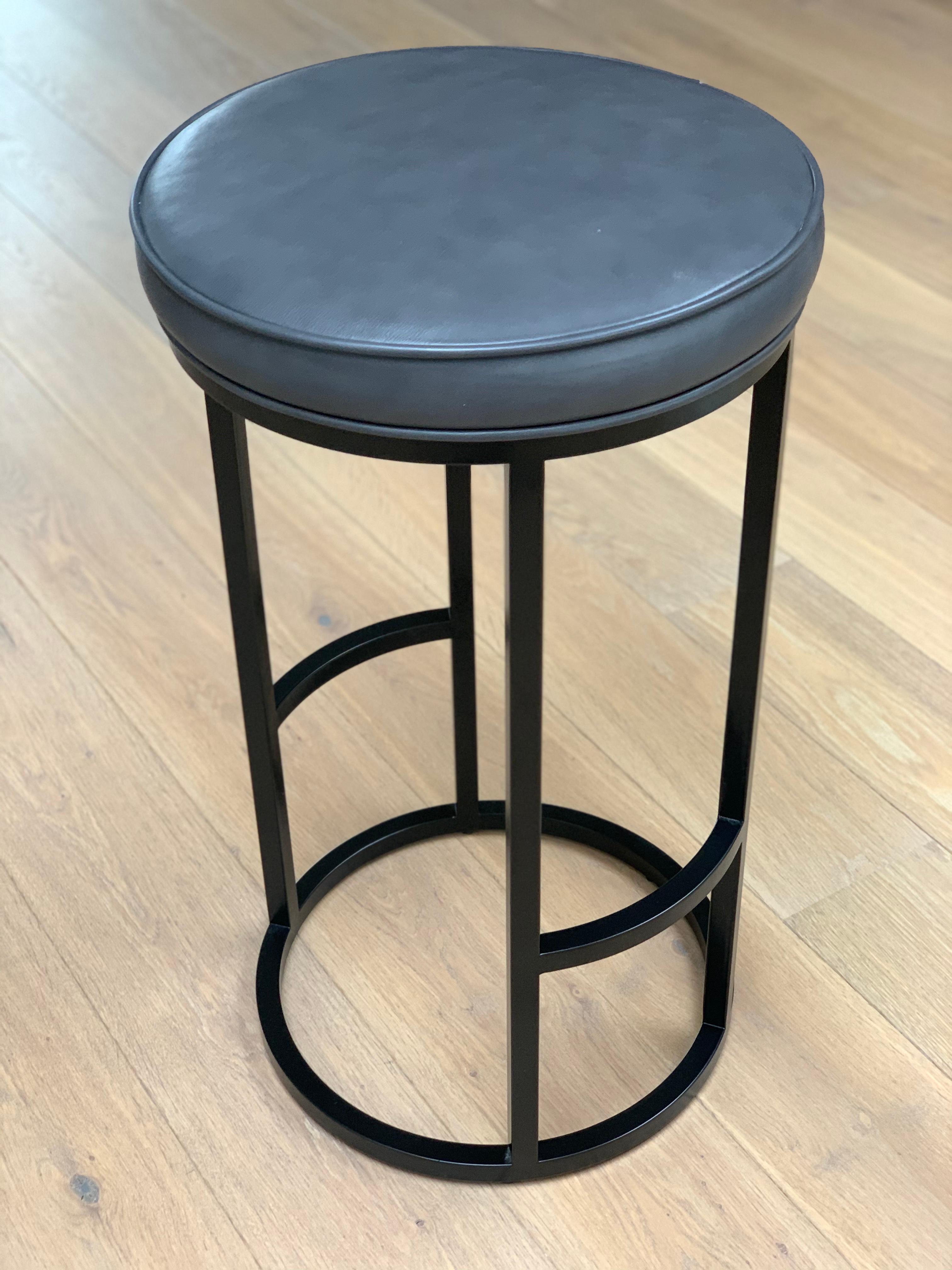Diana Bar Stool Circular in Steel Powder-Coated and Mousse Anthracite Leather In New Condition For Sale In London, GB