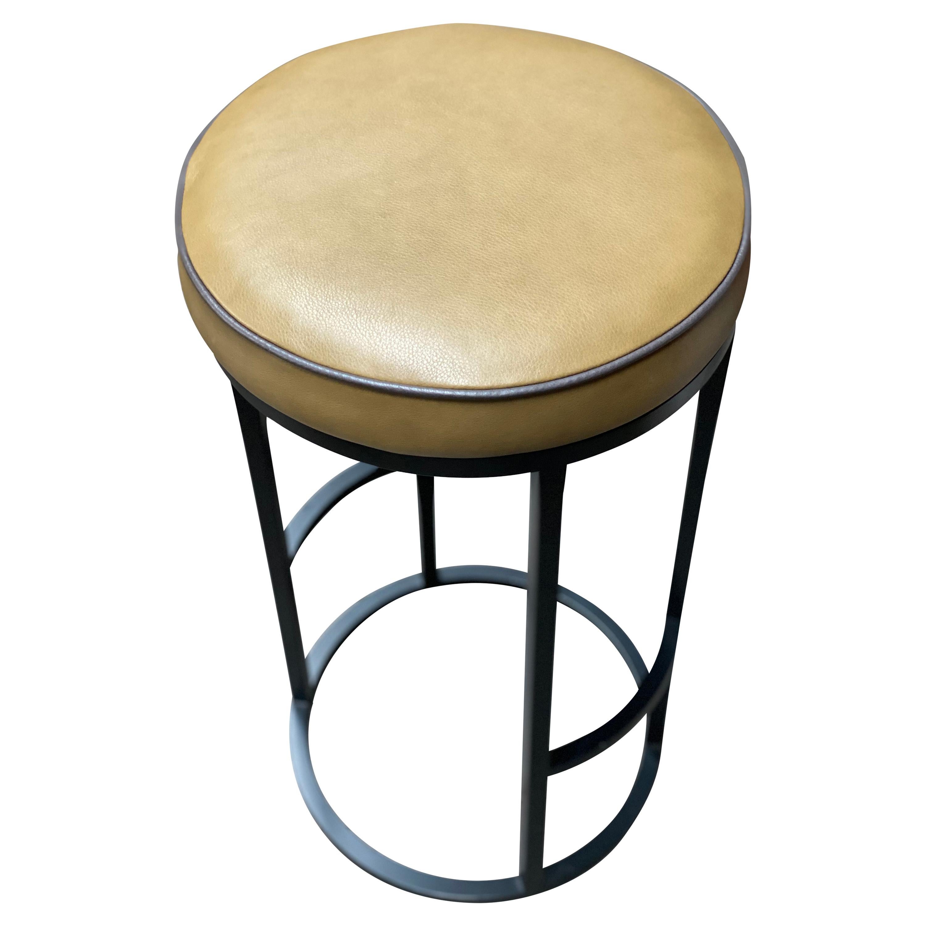 Tabouret de bar circulaire Diana en acier revêtu de poudre et cuir brun clair Mousse