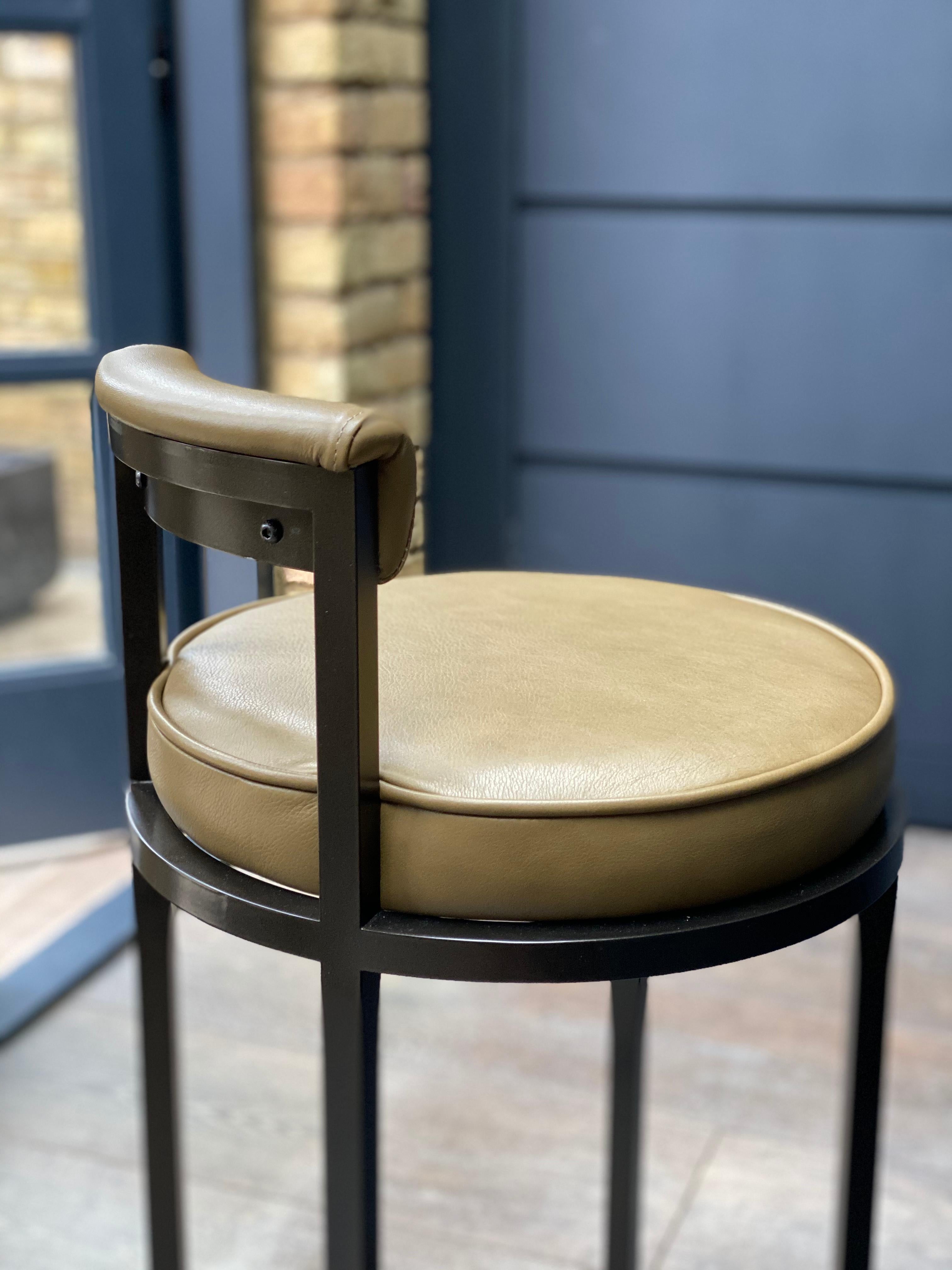 round bar chair