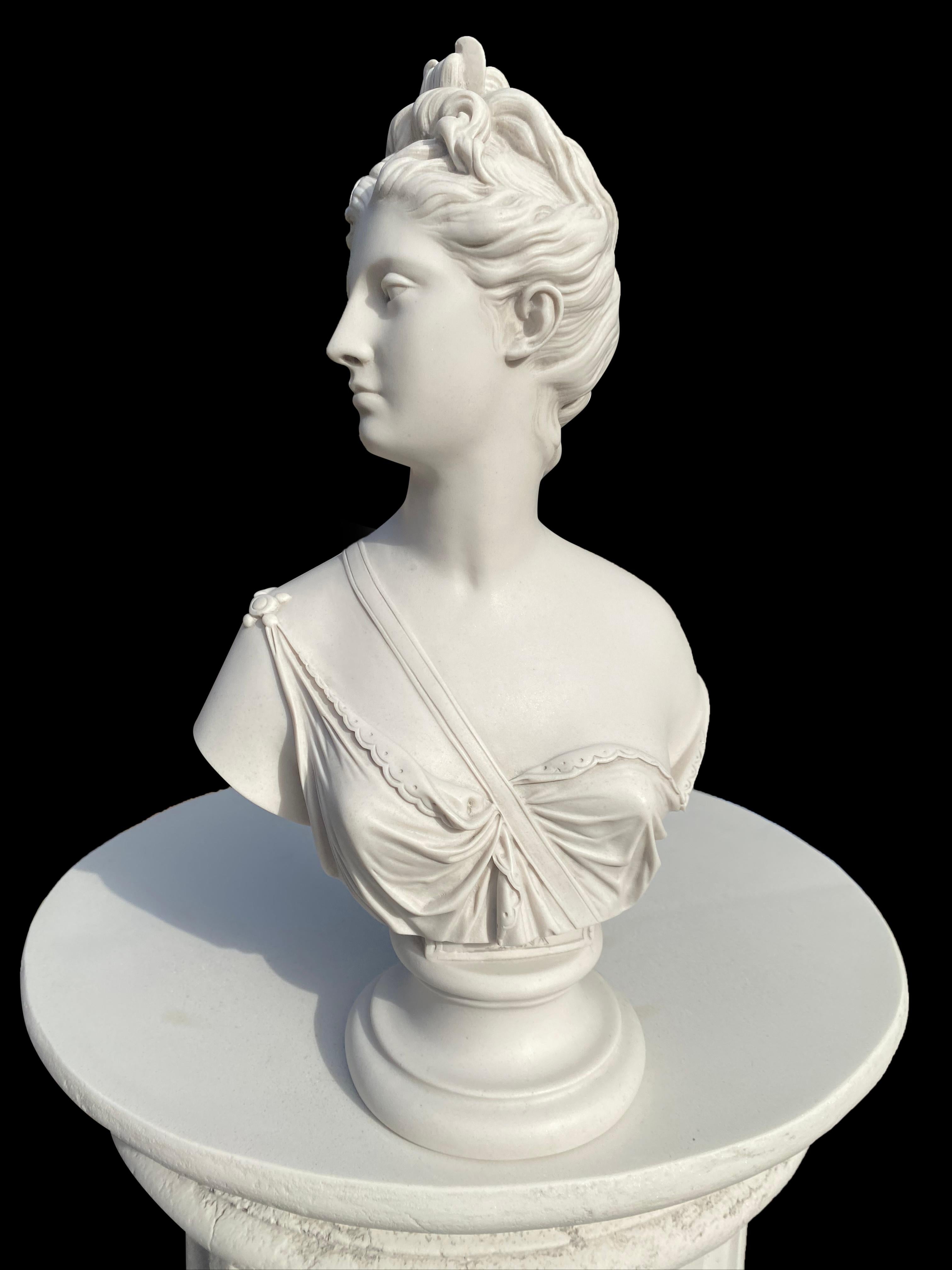 Scultura con busto di Diana - Classico del XX secolo in vendita 5