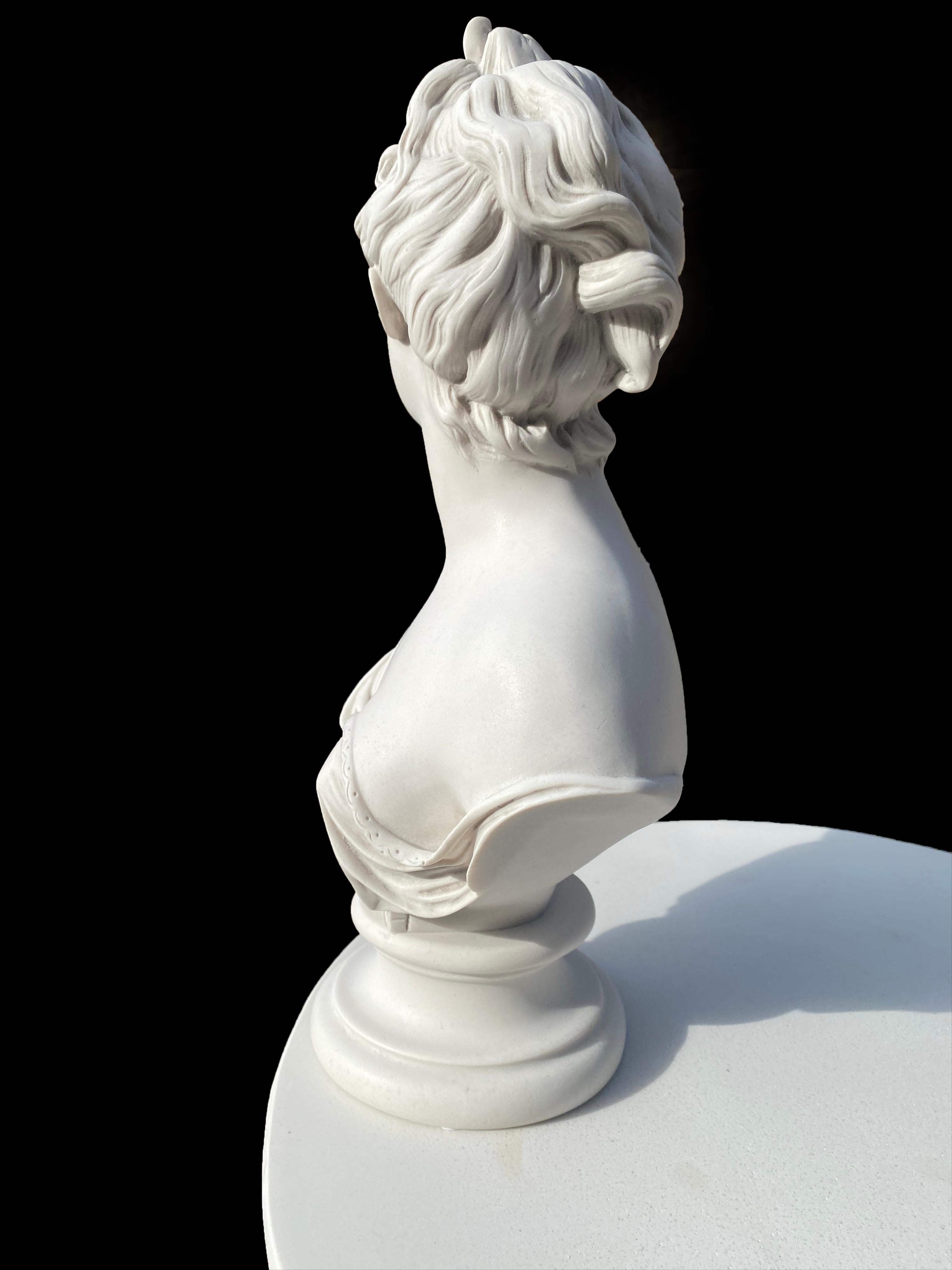 Scultura con busto di Diana - Classico del XX secolo in vendita 2