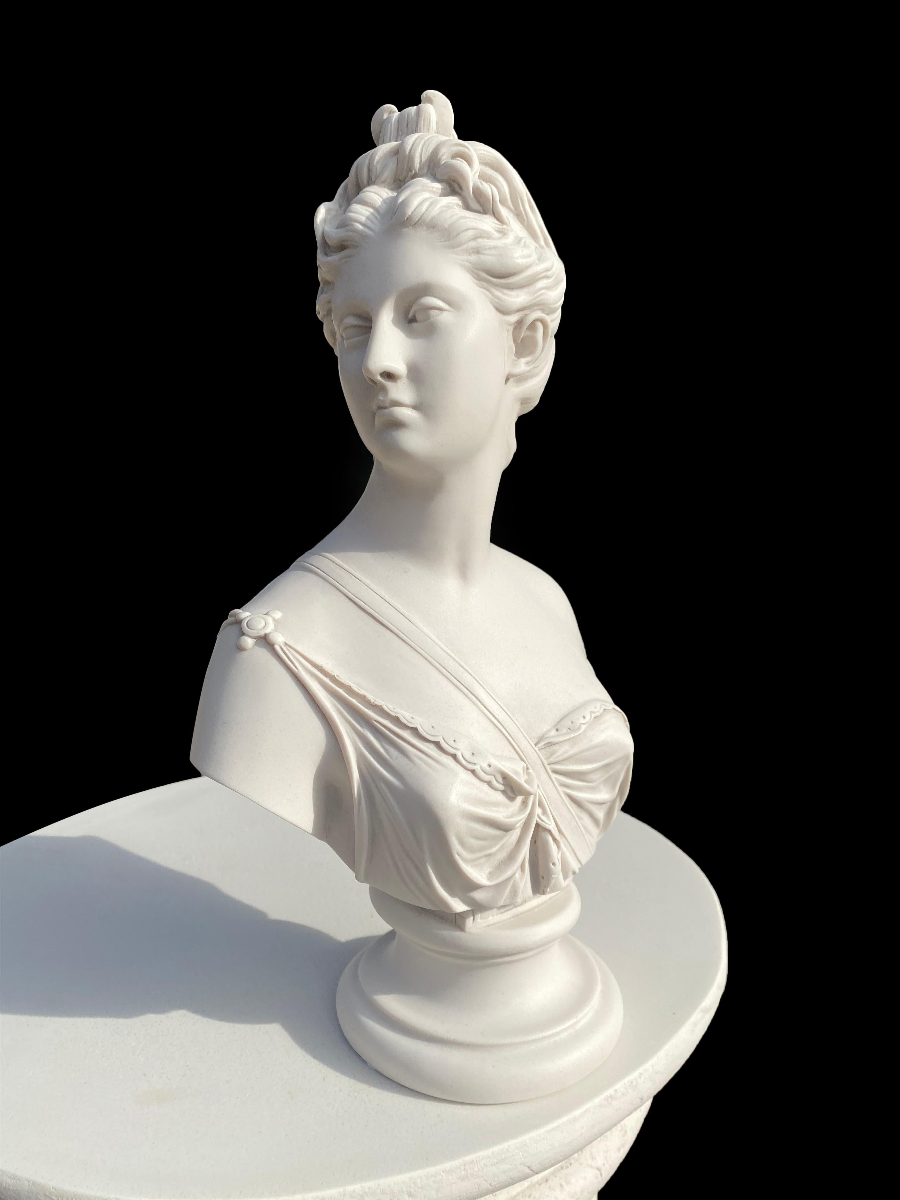 Scultura con busto di Diana - Classico del XX secolo in vendita 4