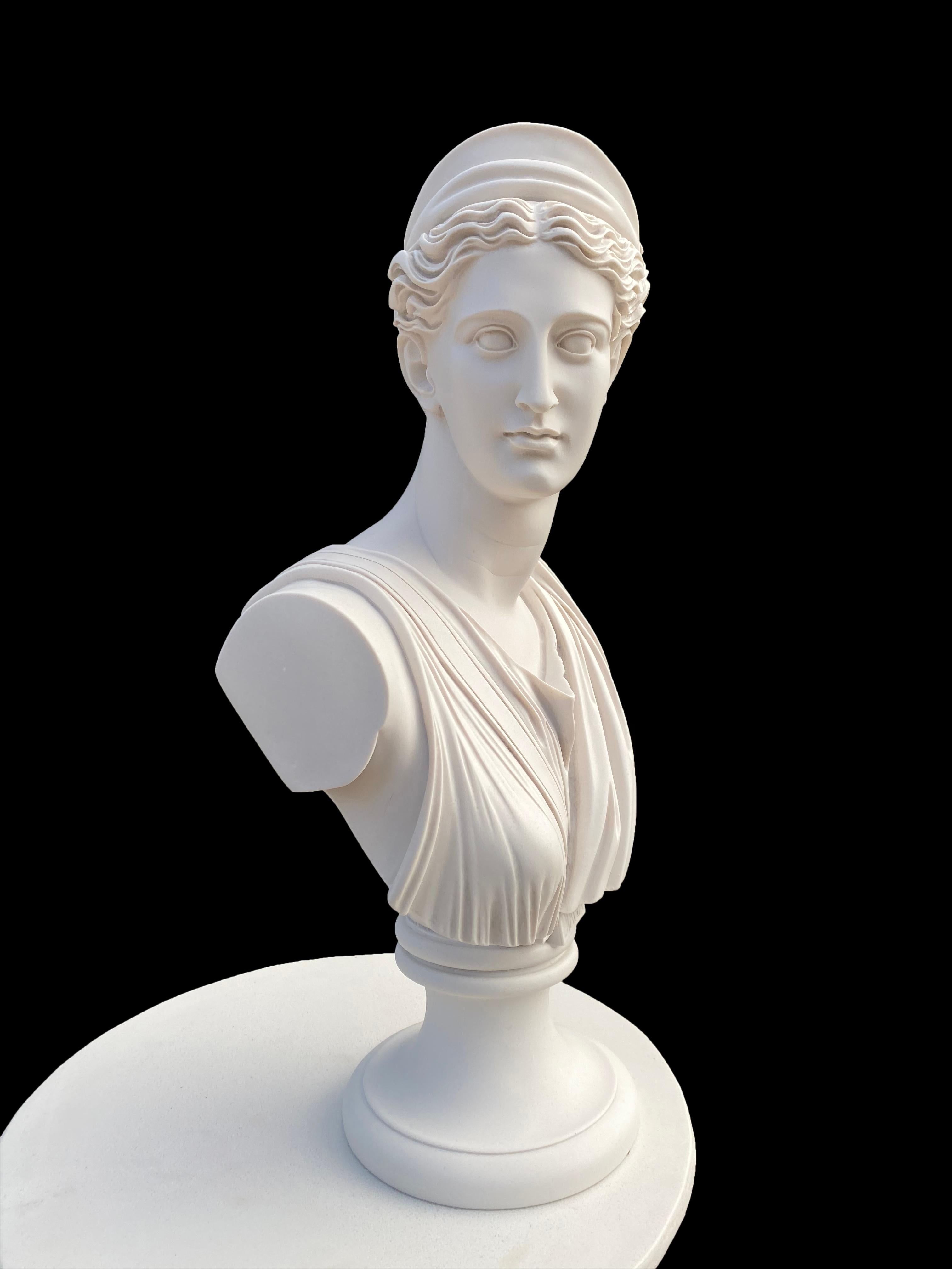 Sculpture en buste de Diana Chasseresse - 20e siècle Style romain classique Excellent état - En vente à Southall, GB