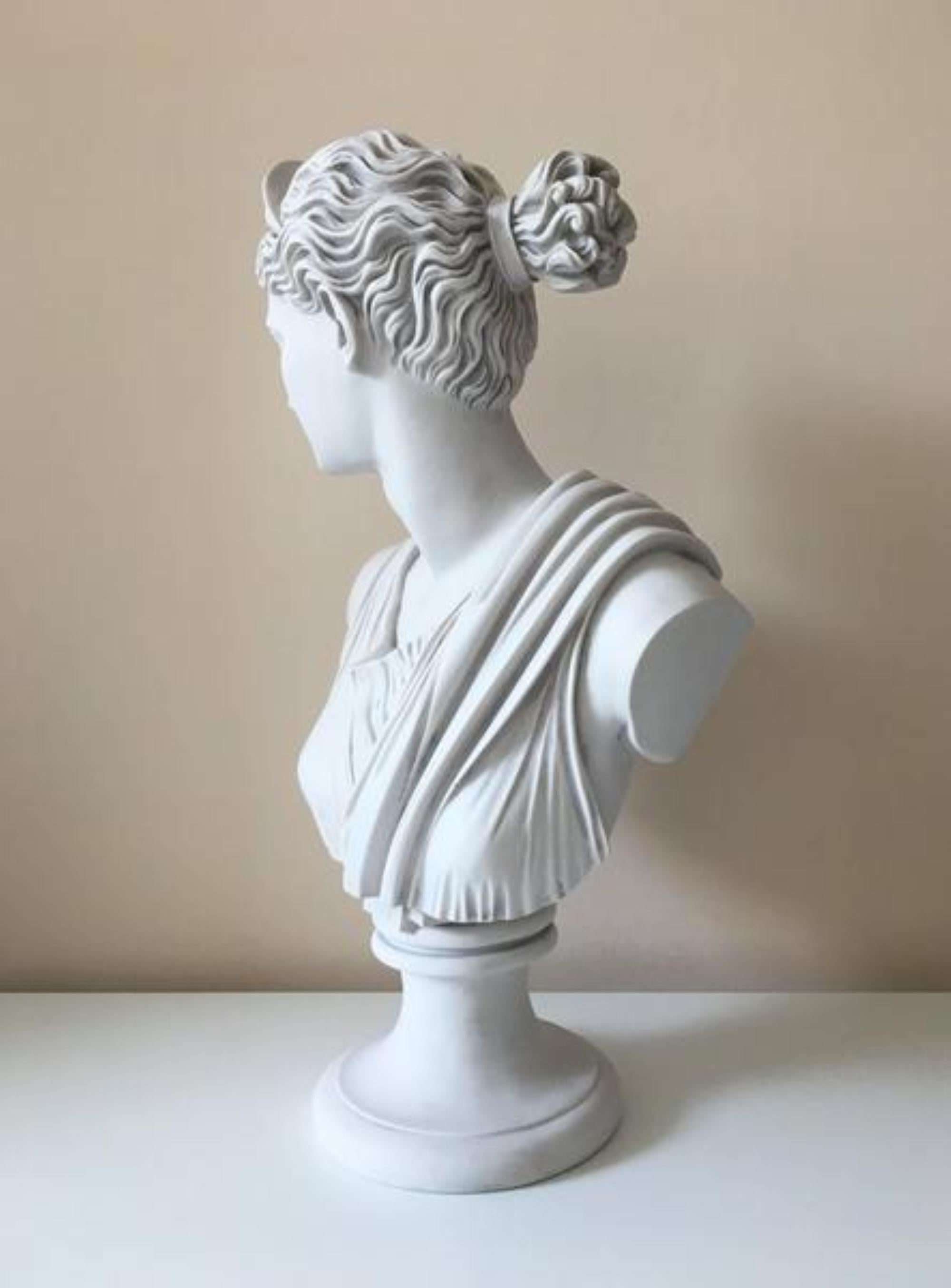 Classical Roman Diana Chasseresse Bust Sculpture, 20th Century