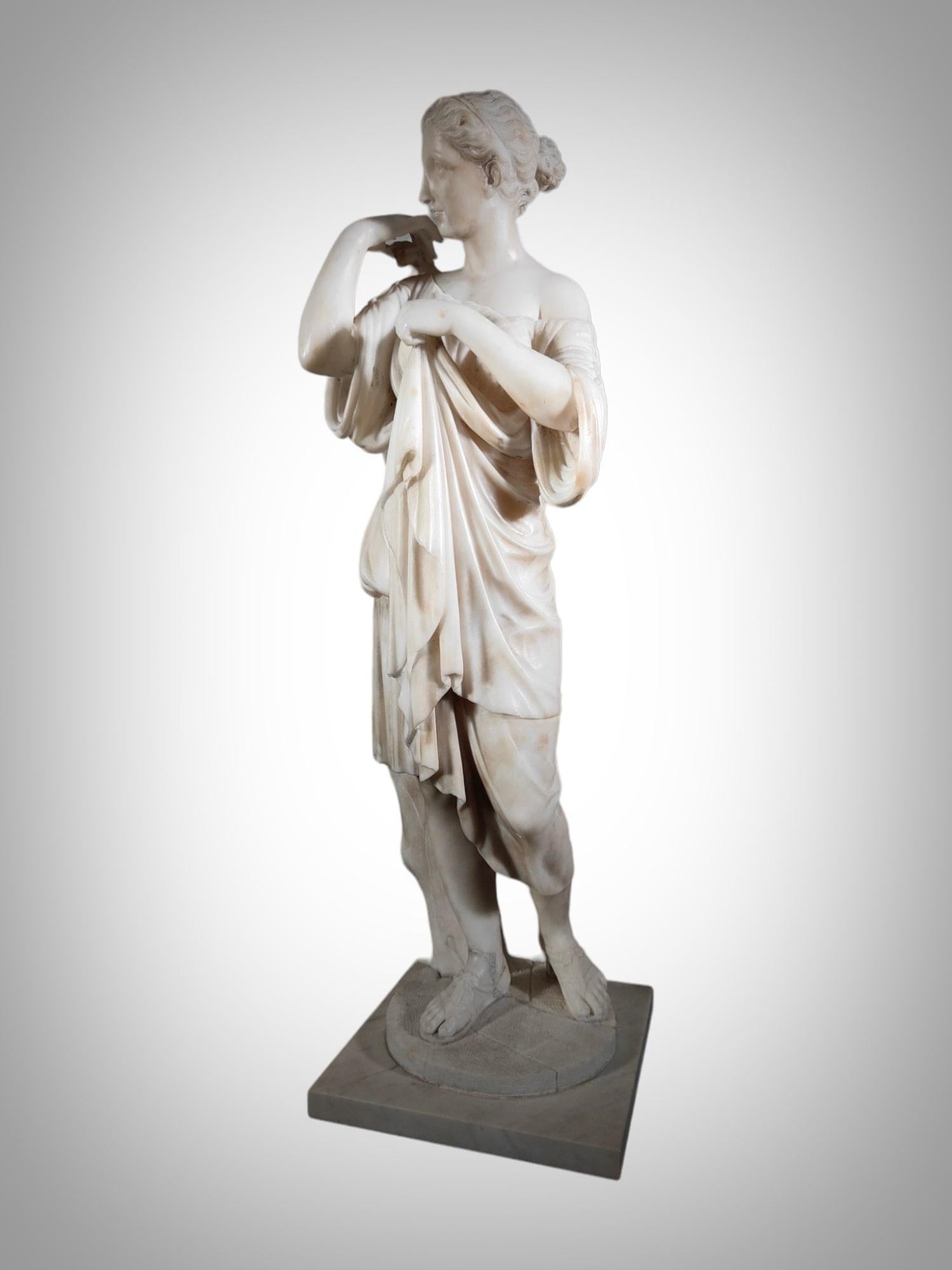 Diana de Gabios marble sculpture 19th century In Good Condition For Sale In Madrid, ES