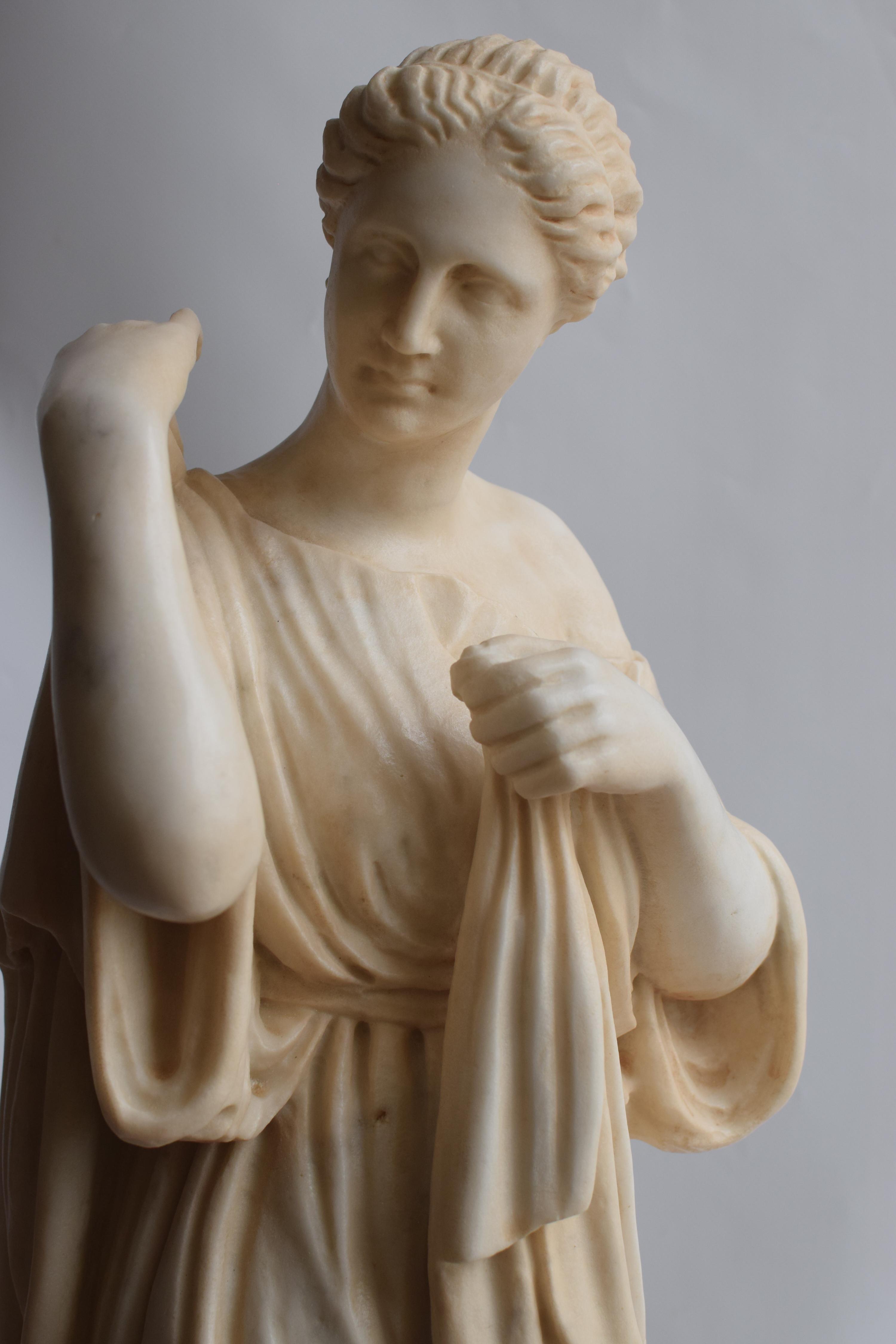 Diana Gabii, sculpture sur marbre blanc de Carrare, fabriquée en Italie en vente 3
