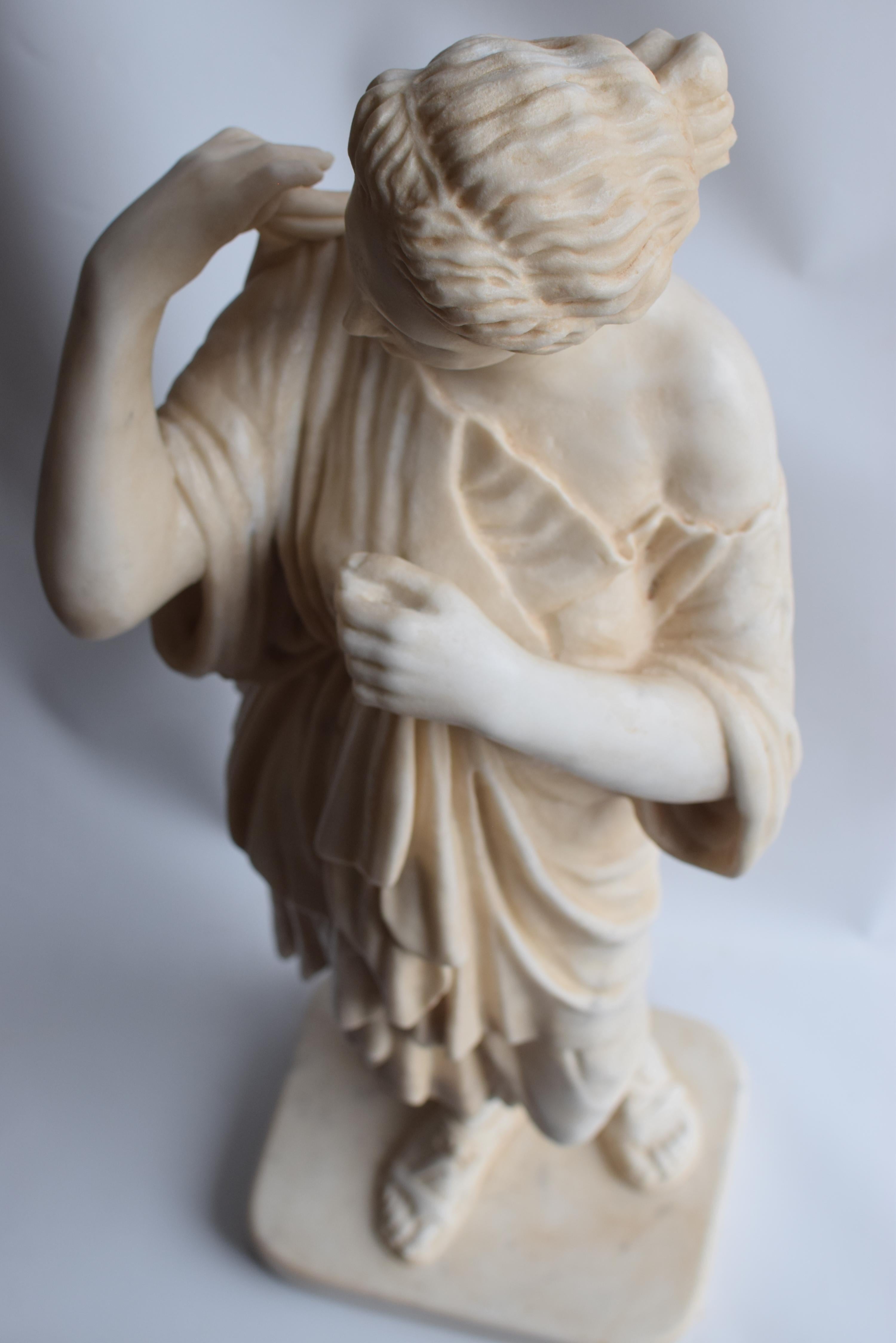 Diana Gabii, sculpture sur marbre blanc de Carrare, fabriquée en Italie en vente 9