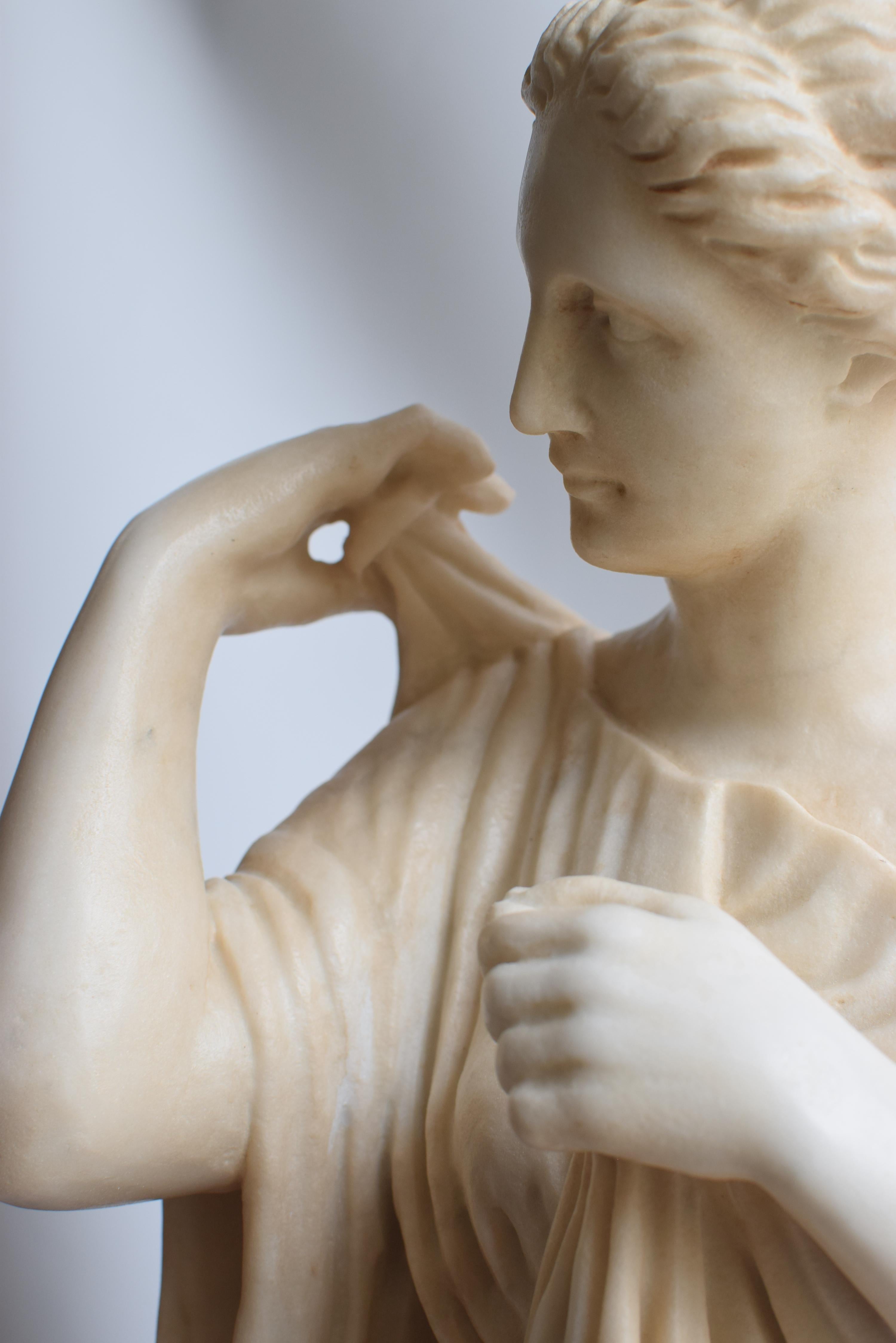 Contemporain Diana Gabii, sculpture sur marbre blanc de Carrare, fabriquée en Italie en vente