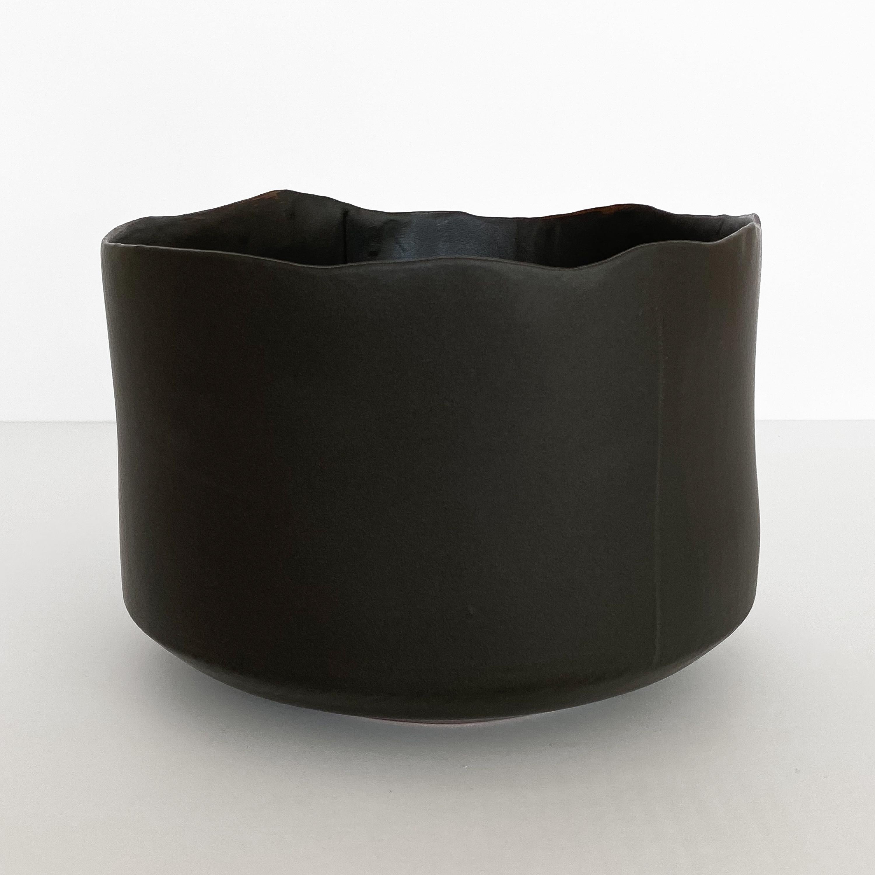 Diana Gillispie Large Pieced Black Glazed Ceramic Bowl In Excellent Condition In Chicago, IL
