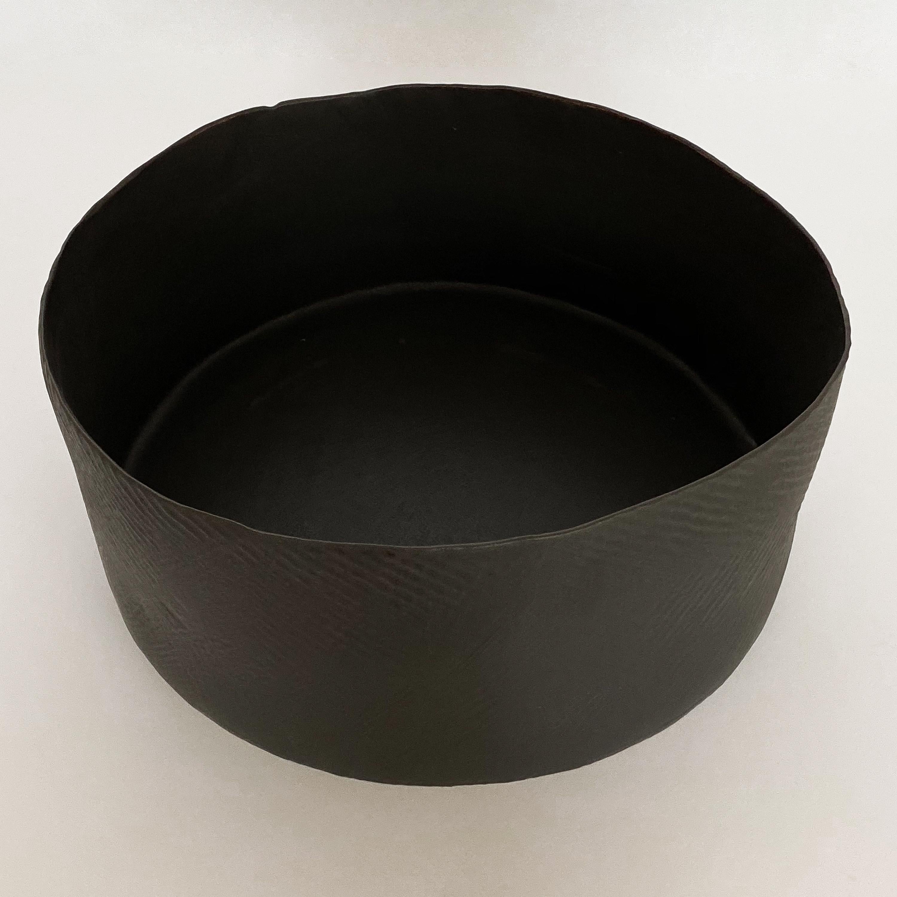 black centerpiece bowl