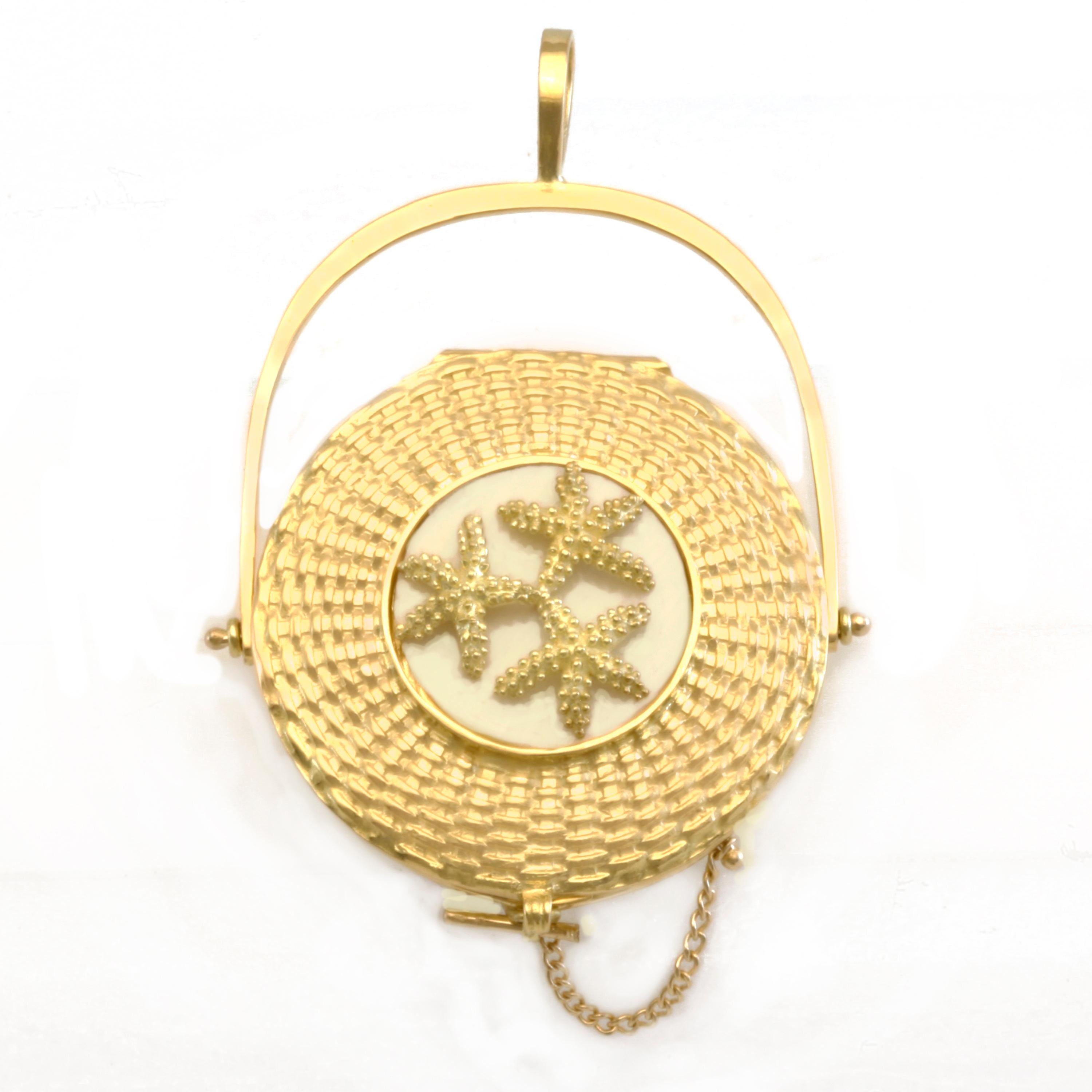 Diana Kim England 18k Nantucket Lightship Basket  Miniature Locket For Sale 4