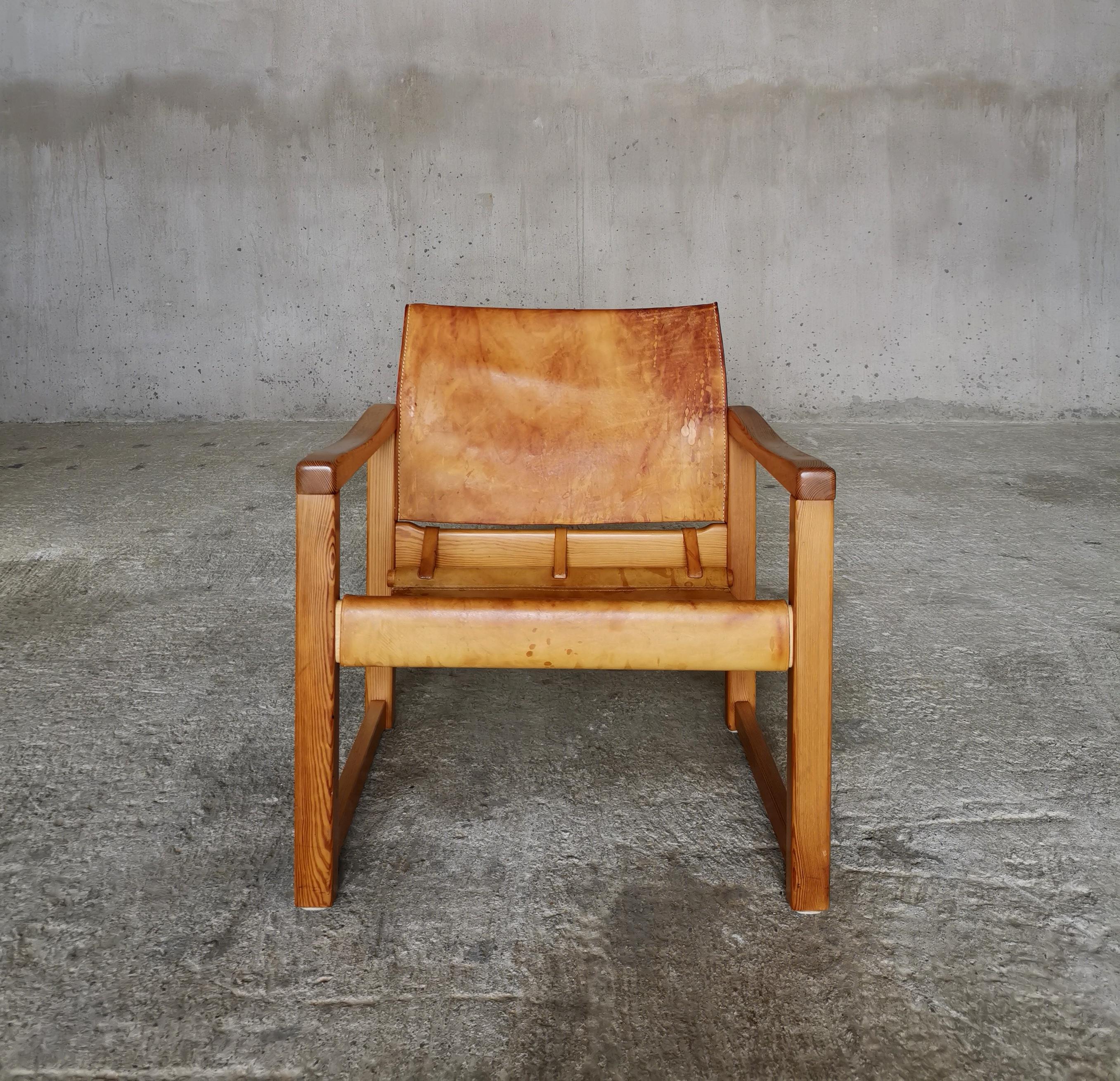 Well kept vintage Diana Armchair by Karin Mobring for Ikea Sweden 1970s.
Glowing patina on both the solid Swedish pine and the thick cognac saddel leather seats. All parts including, seats, straps and stitching on seat and backrest are original and