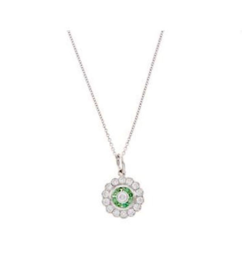 Pendente in oro bianco 18 kt con tsavorite con 0,54 carati di diamanti e 0,22 carati di tsavorite in più anelli
