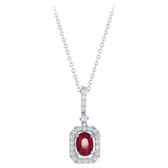 Pendentif halo de diamants et rubis de taille ovale Diana M. 1,00 carat
