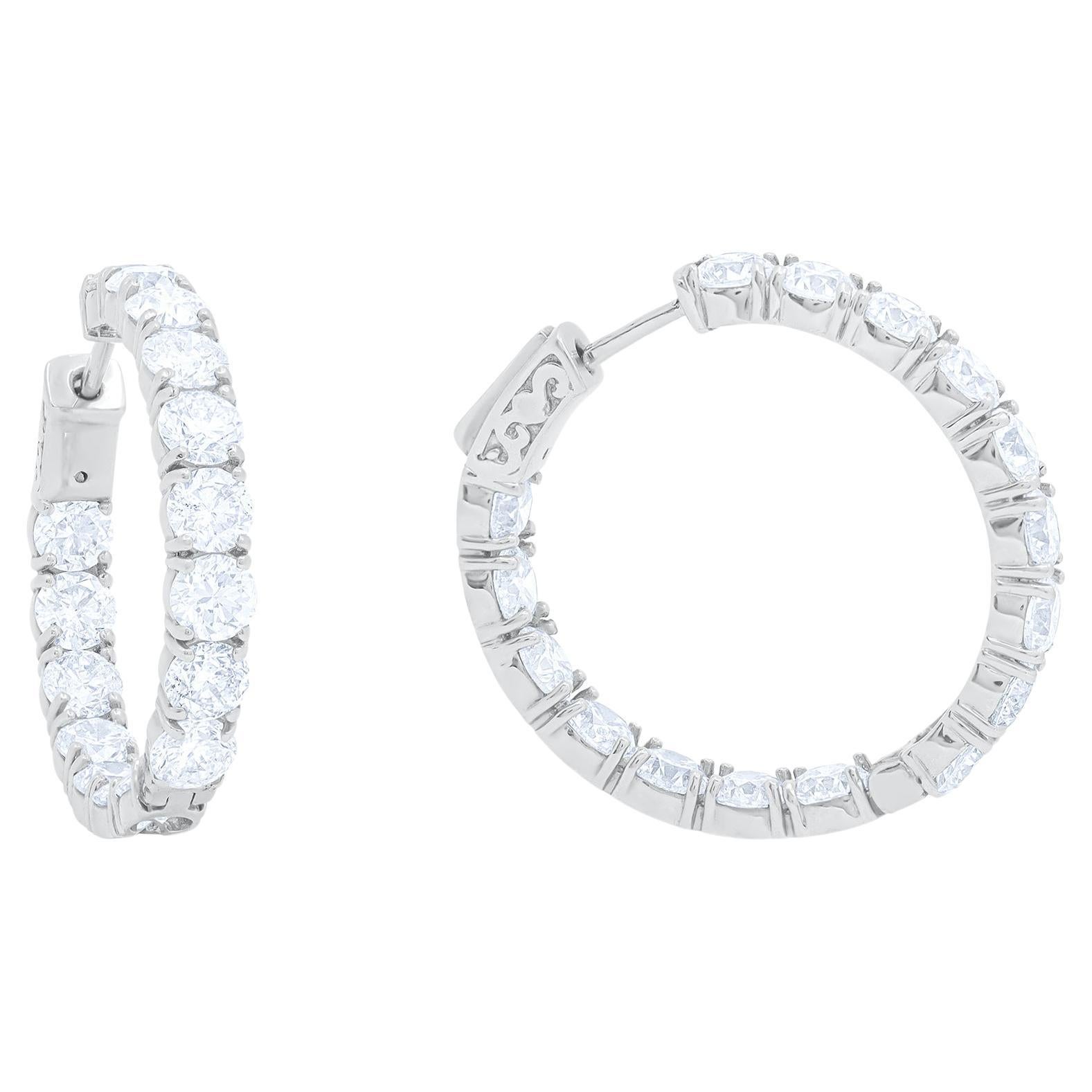 Orecchini di diamanti in oro bianco 18 carati con 11,10 carati di diamanti naturali. Ogni pietra ha circa 0,40 carati.                                                                                                              

Sottolinea il tuo