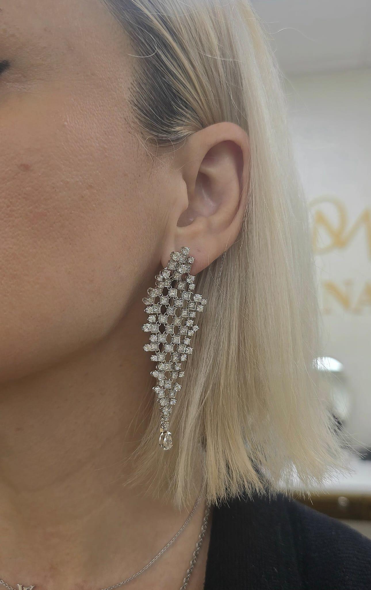 Diana M. Boucles d'oreilles chandelier en diamants de 11,60 carats Neuf - En vente à New York, NY