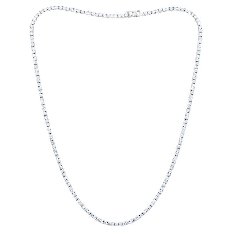 Diana M. 14 kt white gold, 16