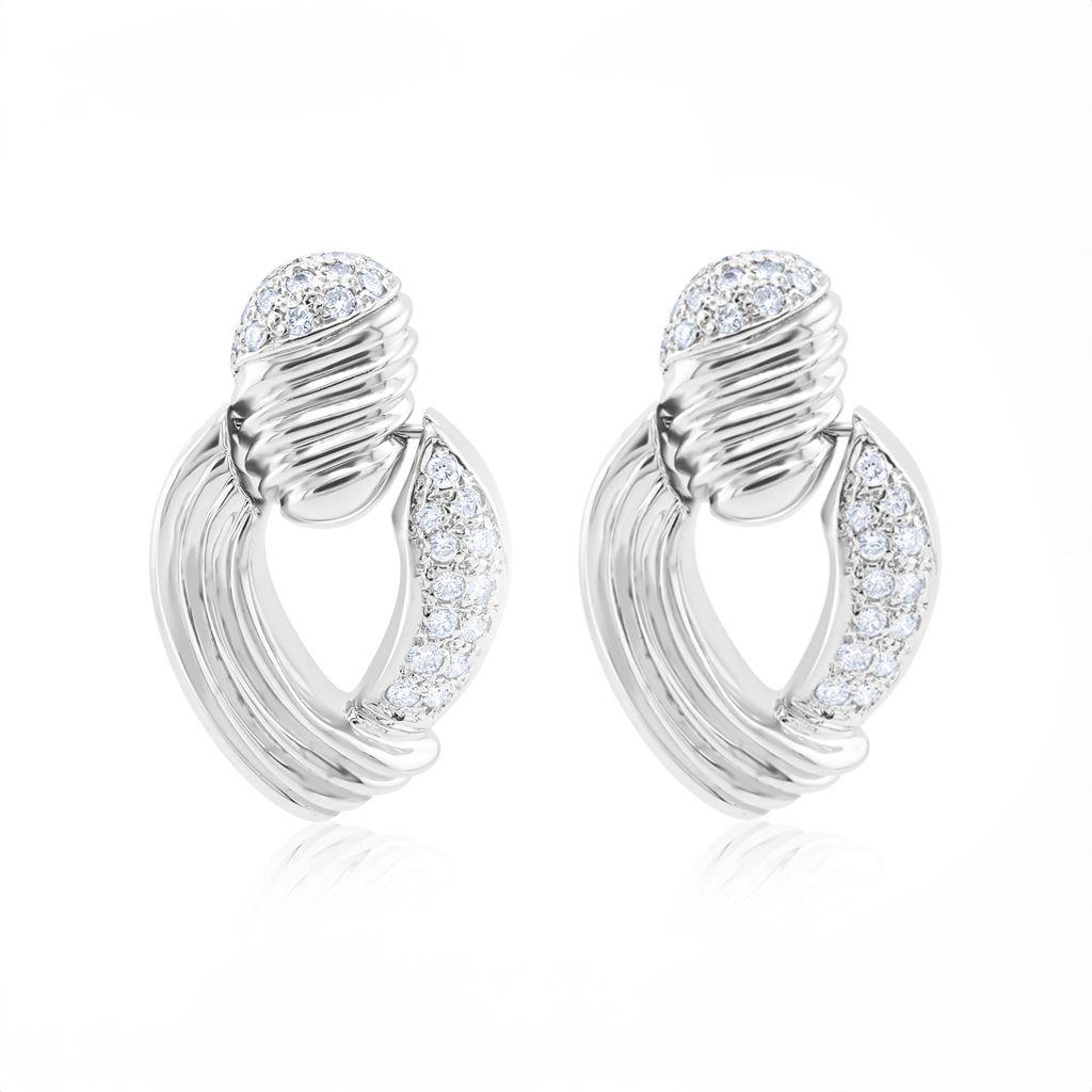Moderne Diana M Boucles d'oreilles avec rainures en or blanc 14 carats et diamants 1,60 carat en vente