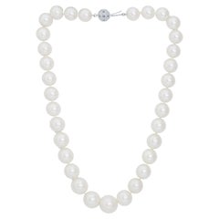 Diana M. 18 kt white gold pearl necklace adorned with 11-15 mm tahitian south se