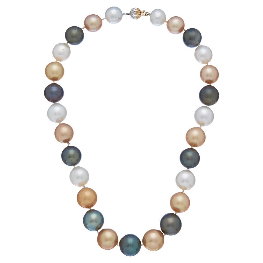 Diana M. 14 kt white gold pearl necklace adorned with 9-14 mm white and yellow 