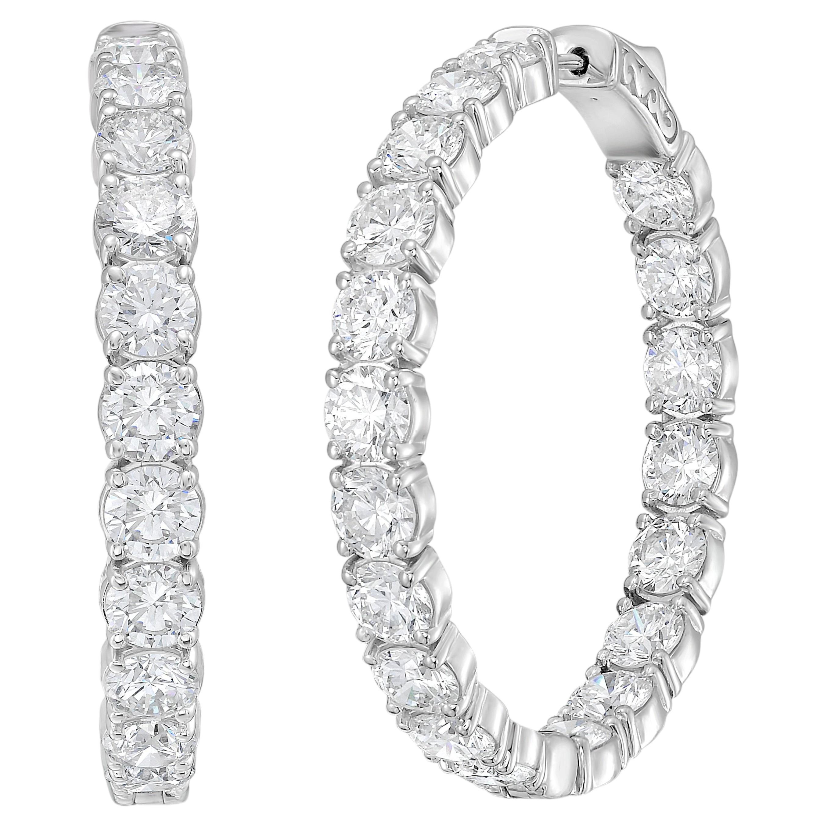 A&M. Boucles d'oreilles en or blanc 14 carats, 4,40 carats de poids total.