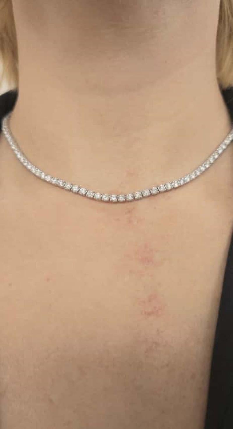 Moderne Diana M. Collier tennis en or blanc 14 carats avec diamants en ligne droite, 12,90 carats en vente
