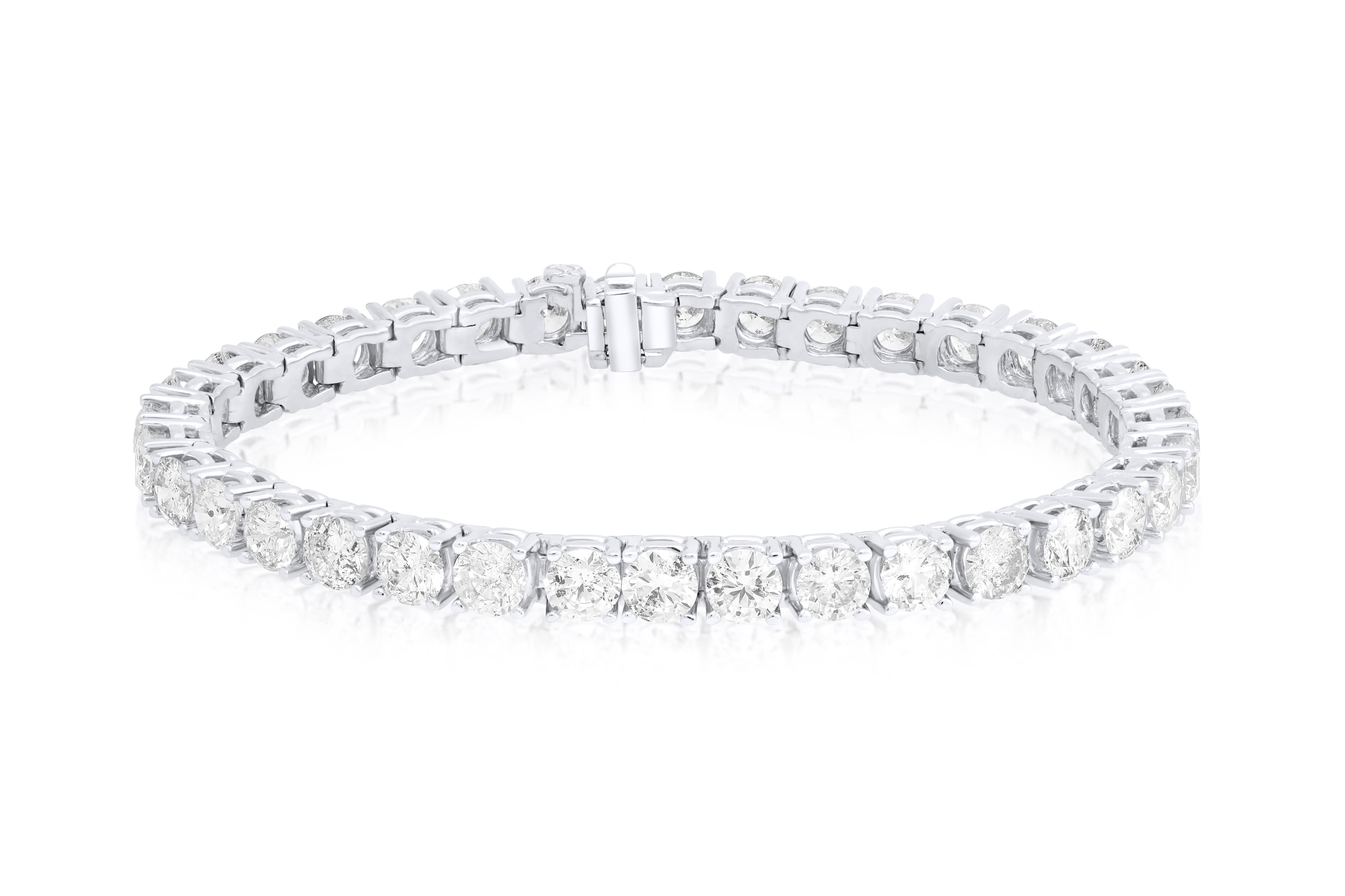 18 kt white gold 4 prong diamond tennis bracelet adorned with 16.00 cts tw of round diamonds (39 stones) 7.5