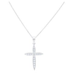 Diana M. Pendentif croix en or blanc 18 carats, 1,5" diamant arrondi .60cts