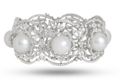 Diana M. 18 kt white gold diamond and pearl fashion bracelet adorned with 13.5