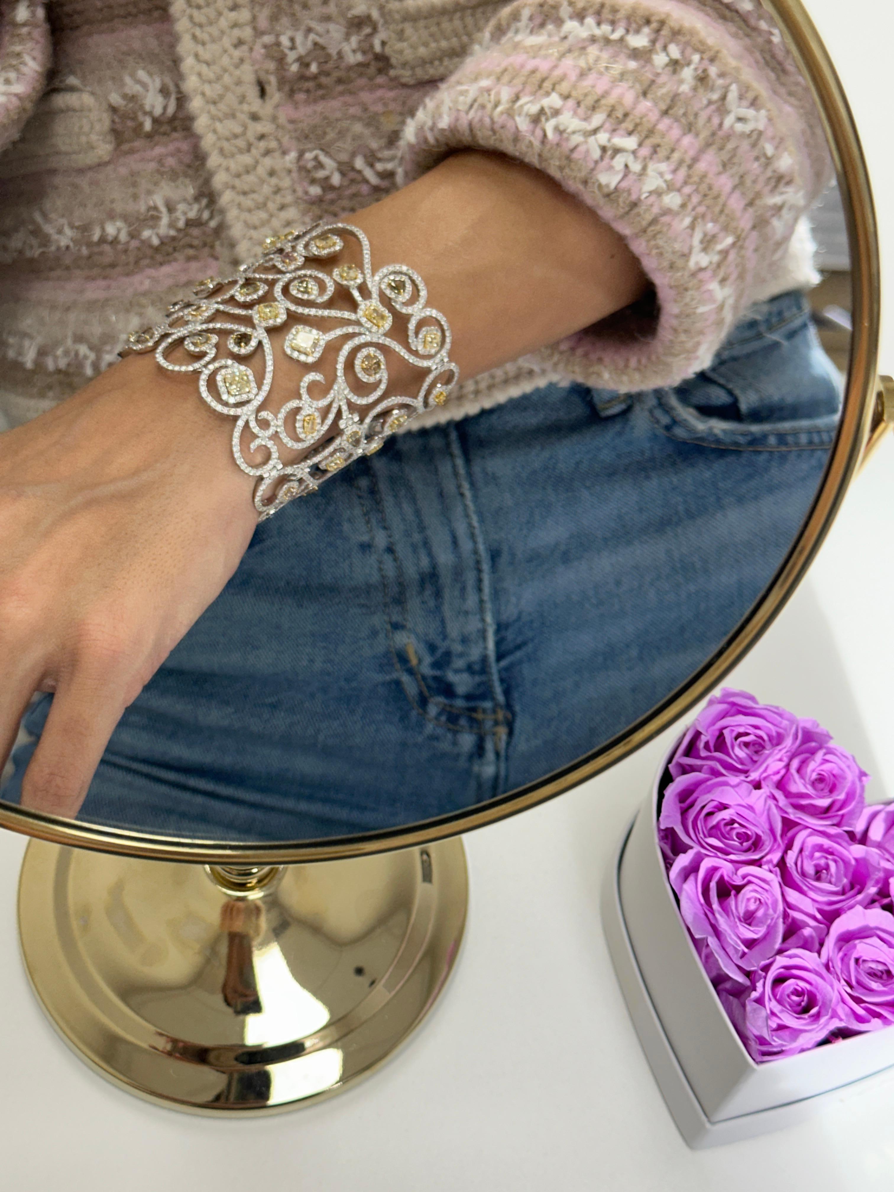 Diana M Bracelet jonc en or blanc 18 carats orné de multi-diamants 57 carats Neuf - En vente à New York, NY