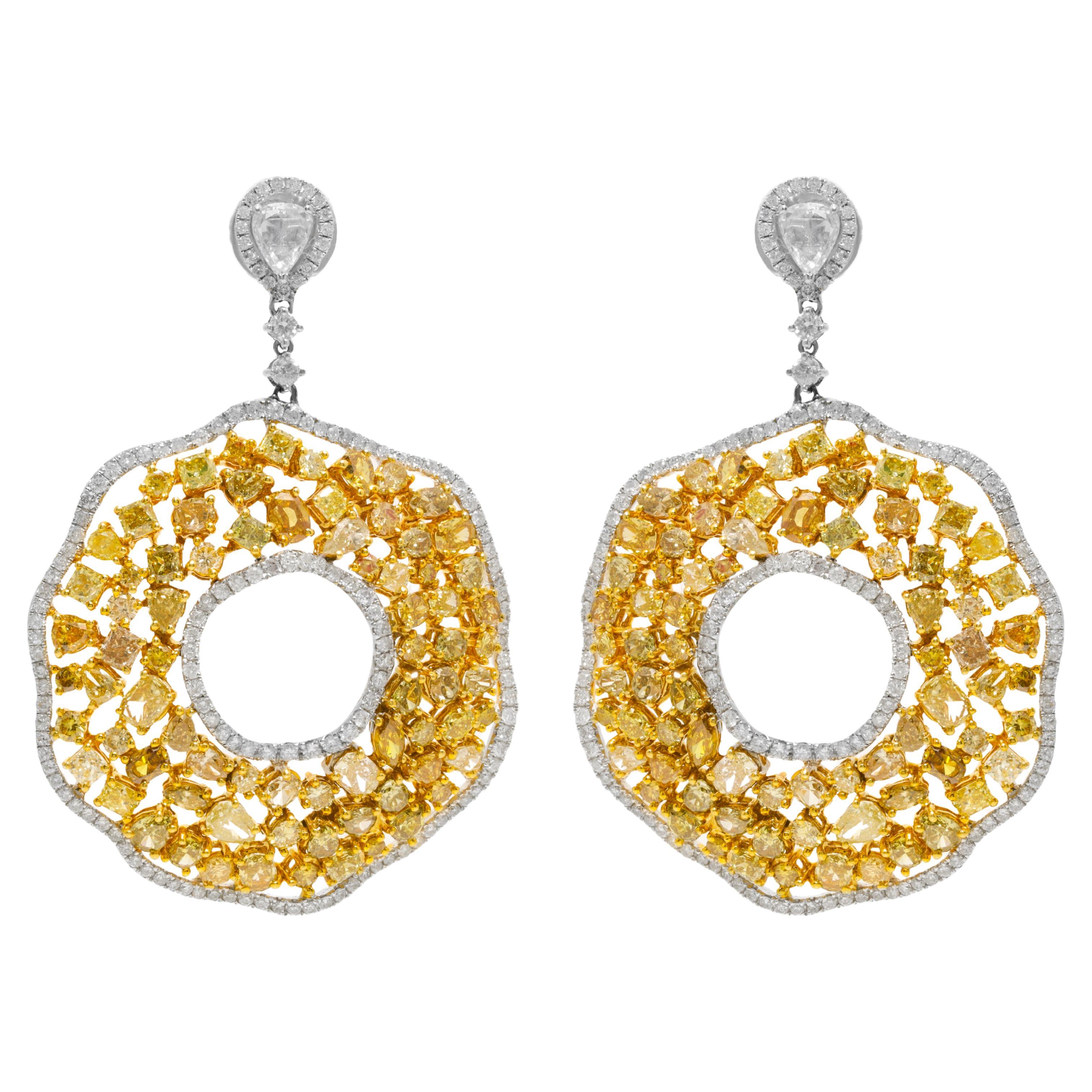 M. A&M.  Boucles d'oreilles en or blanc 18 carats ornées de 15,44 carats de diamants  en vente