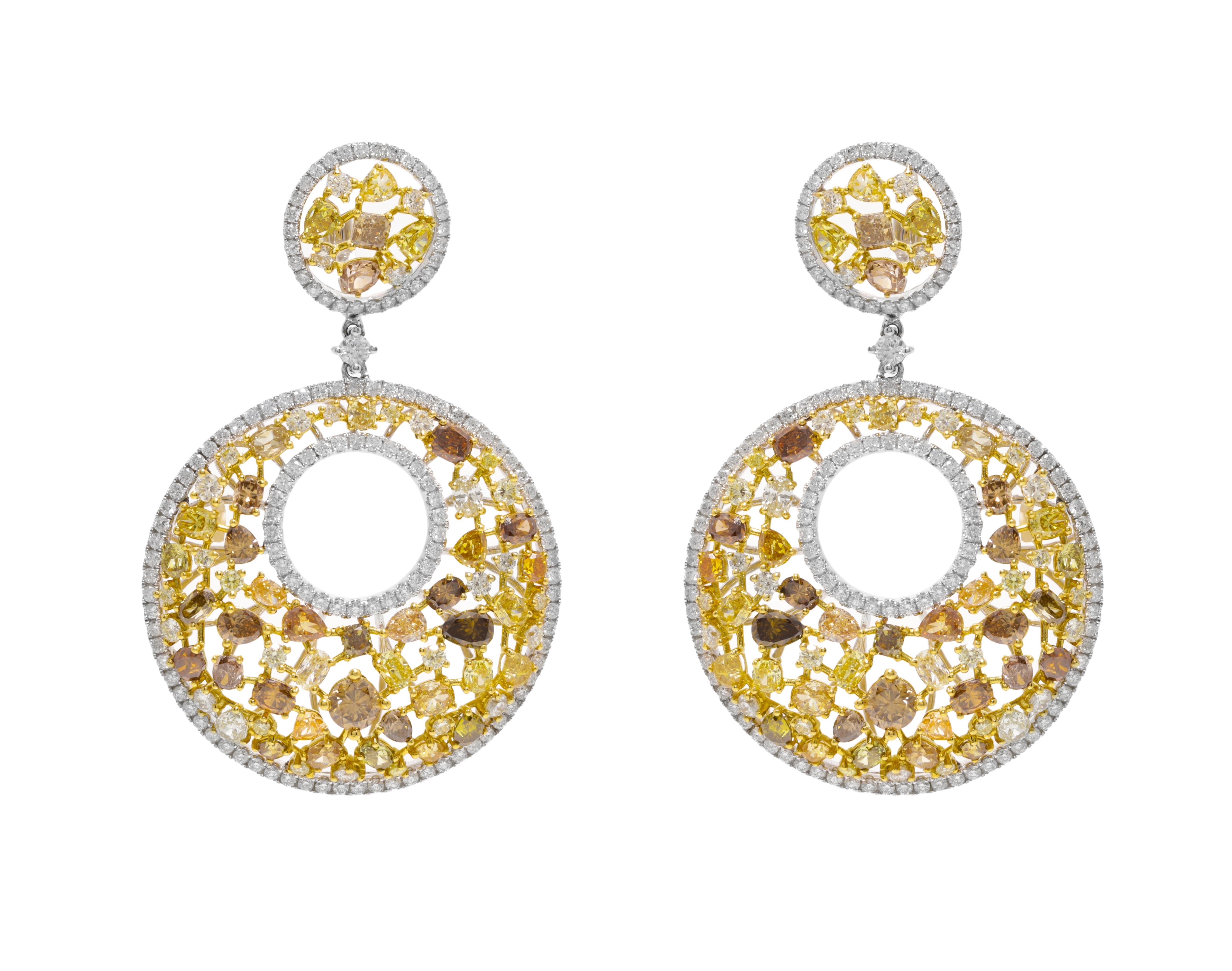 Moderno Orecchini con diamanti in oro bianco 18 kt di Diana M. I. contenenti 13,50 carati tw in vendita