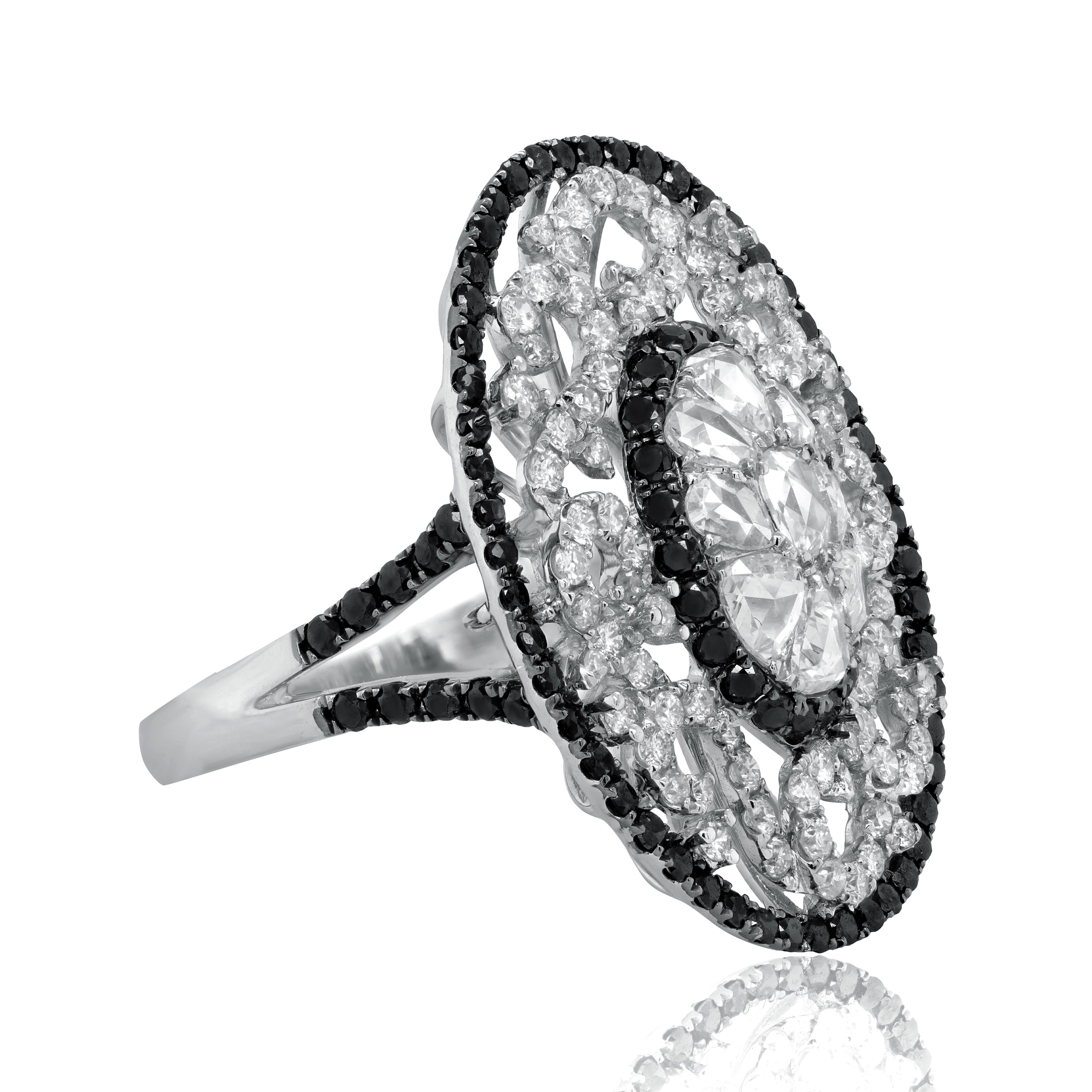 Round Cut Diana M. 18 kt White Gold Diamond Fashion Ring With A Center Piece Surrounded  For Sale