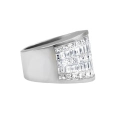 Diana M. 18 kt White Gold Diamond Ring Containing Alternating Rows