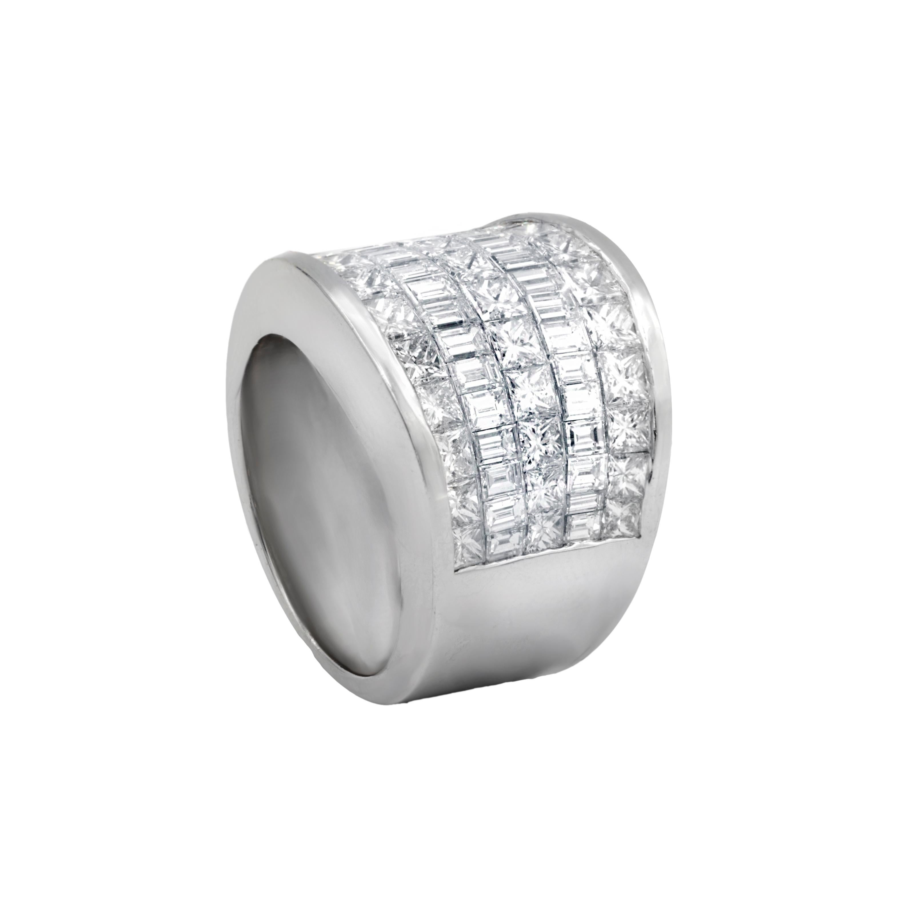 Modern Diana M. 18 kt White Gold Diamond Ring Containing Alternating Rows  For Sale