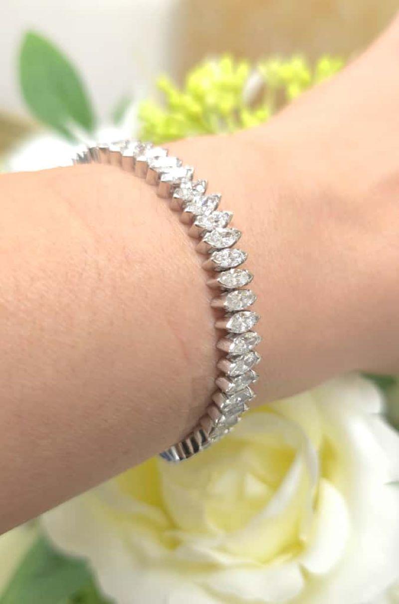 Taille Marquise M. A&M.  Bracelet tennis en or blanc 18 carats orné de 12,32 carats de diamants en vente