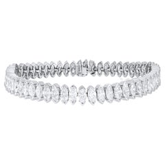 M. A&M.  Bracelet tennis en or blanc 18 carats orné de 12,32 carats de diamants 
