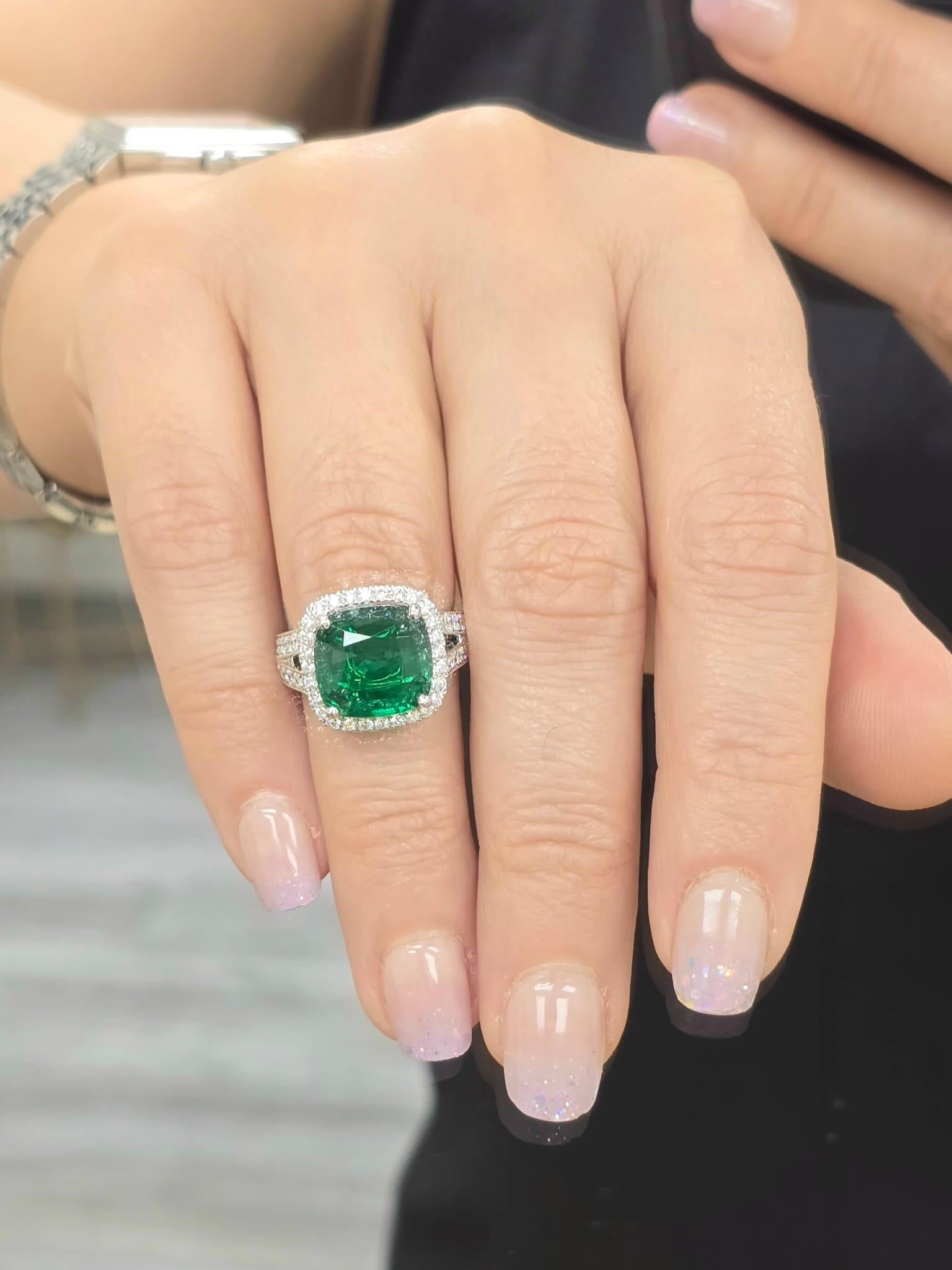 da uomo o donna Diana M. Anello con diamante smeraldo in oro bianco 18 kt con un diamante da 6,63 ct. in vendita