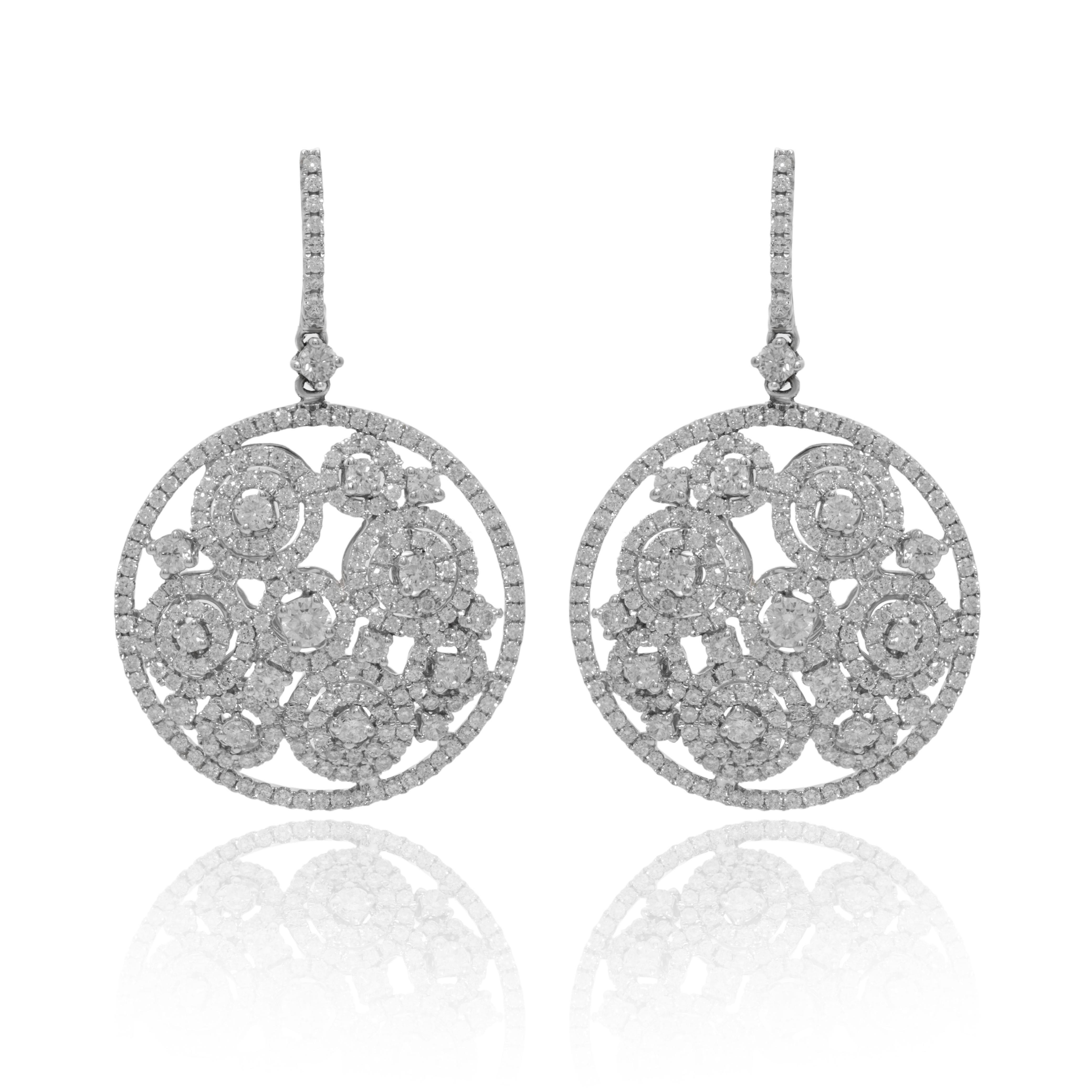Taglio rotondo Diana M. Orecchini multicircolo in oro bianco 18 kt con 4.18 carati in vendita