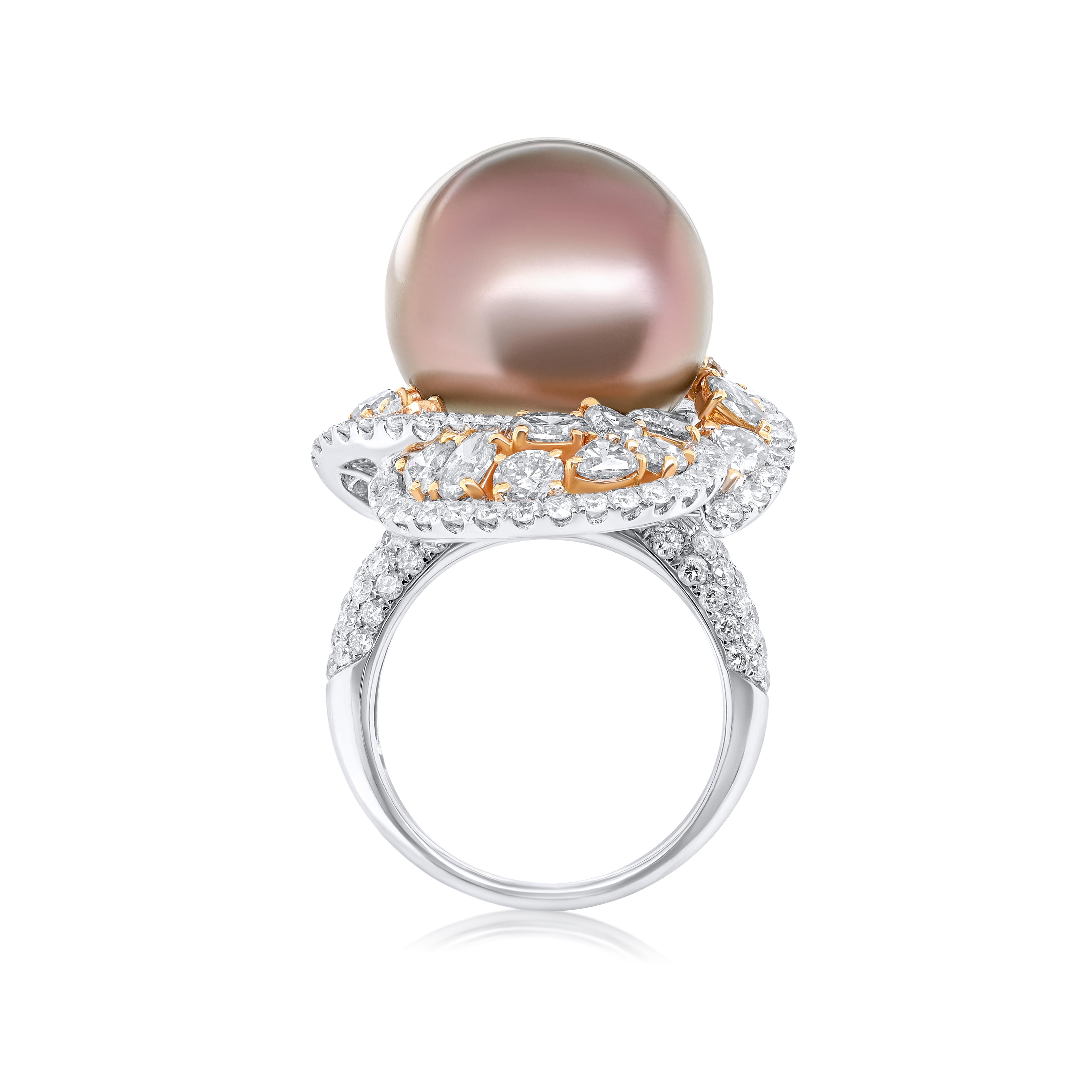 Diana M. 18 kt white gold pearl and diamond ring featuring a 16.00 mm pearl  In New Condition For Sale In New York, NY