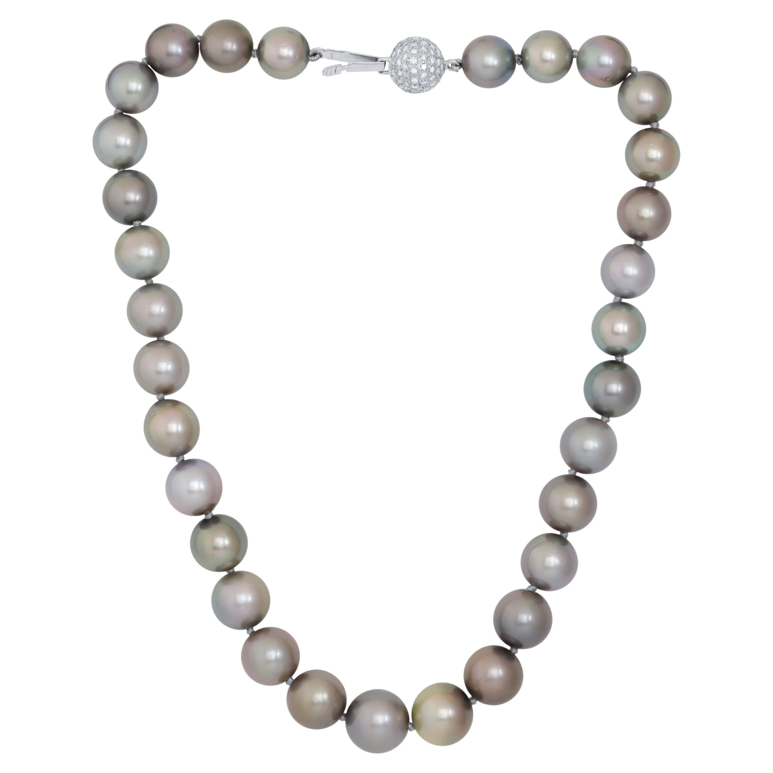 Diana M. 18 kt white gold pearl necklace adorned with black pearls and clip For Sale