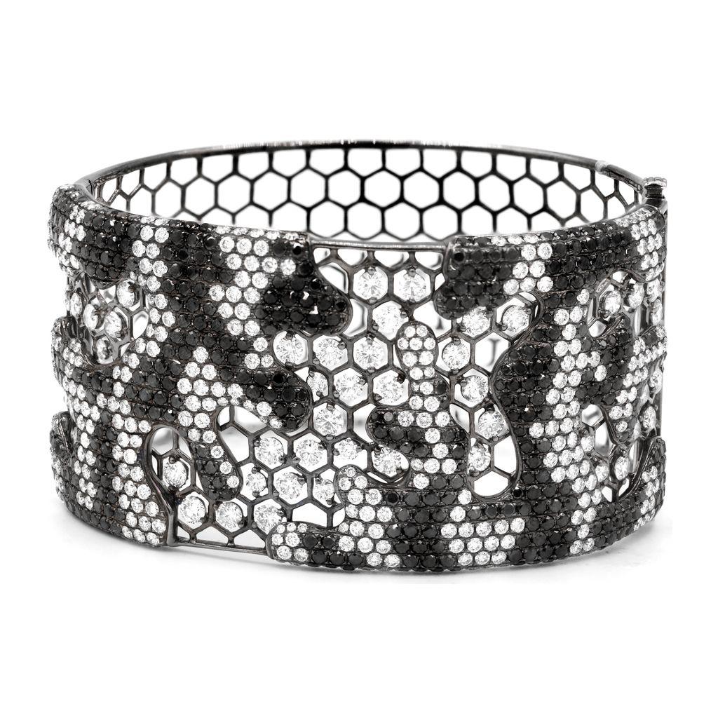 Diana M 18 KT Oro bianco placcato in rodio 17,00 carati Diamanti bianchi e neri Bangle In condizioni Nuovo in vendita a New York, NY