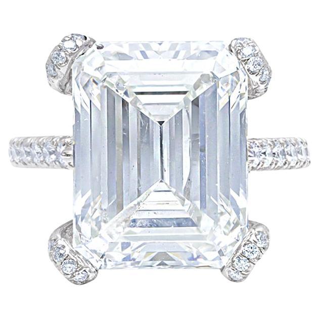 DIANA M. 18 kt white gold  ring featuring a center 10.76 ct emerald cut J-SI1 For Sale