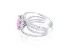 Diana M. 18 kt white gold  pink sapphire diamond ring featuring a 2.86 ct