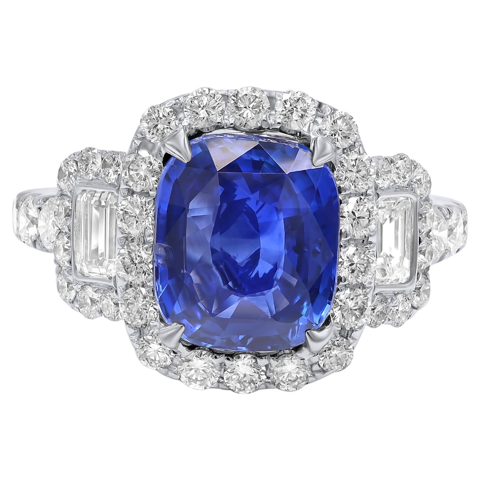 Diana M. 18 kt white gold sapphire diamond ring featuring a 3.58 ct  For Sale