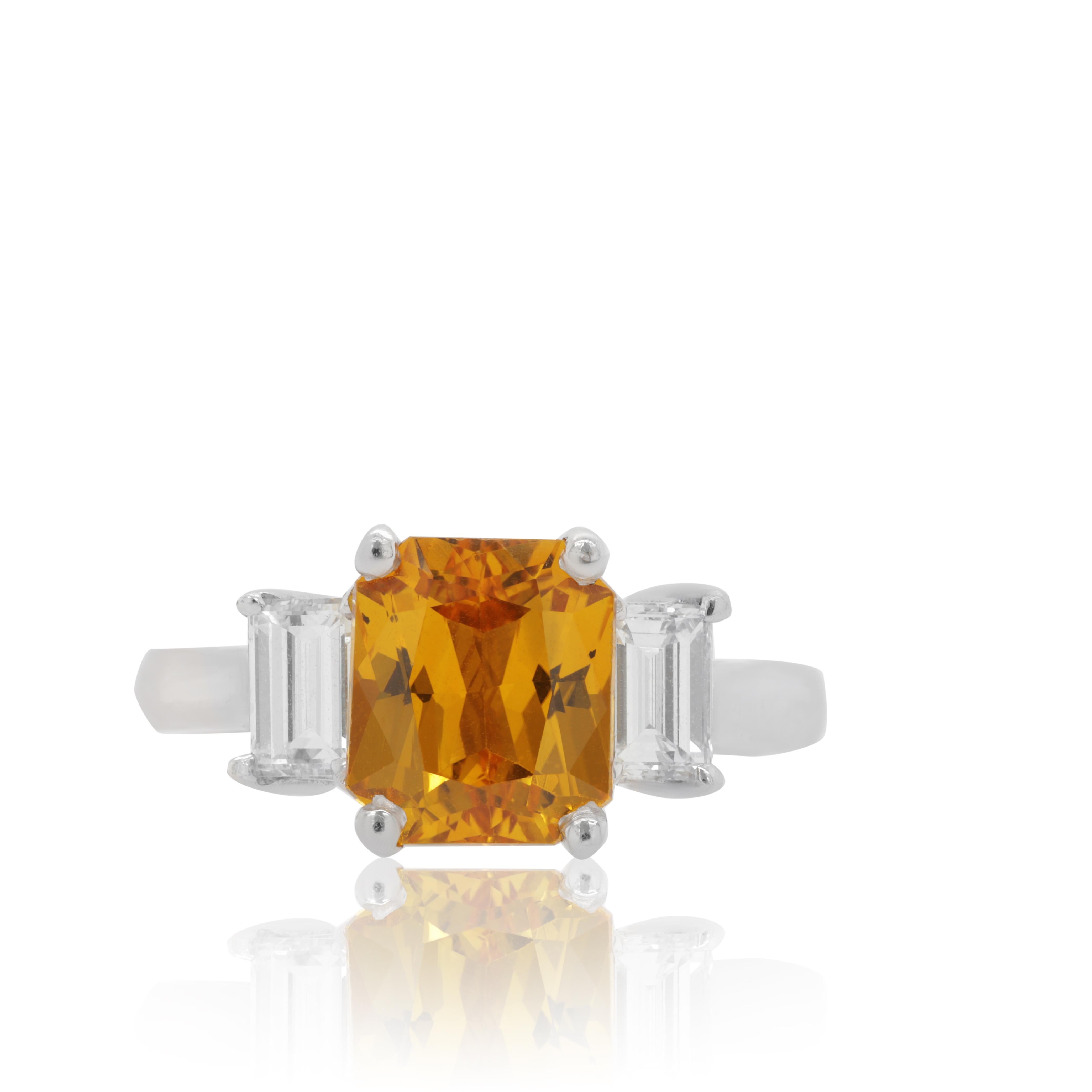 Moderne Diana M. Or blanc 18 carats  orage jaune  Bague en saphir et diamants  a 2,97 ct en vente