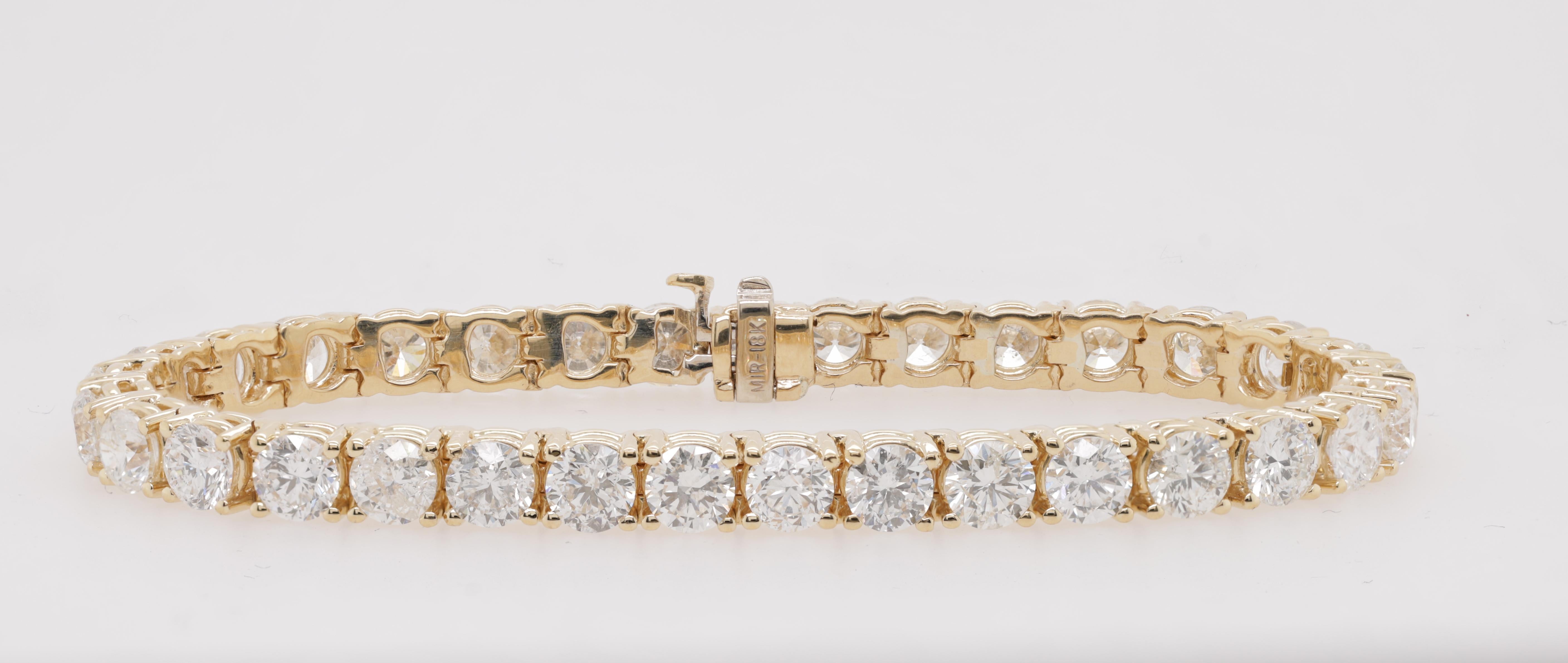 Modern Diana M. 18 kt yellow gold 4 prong diamond tennis bracelet adorned with 16.30ct For Sale