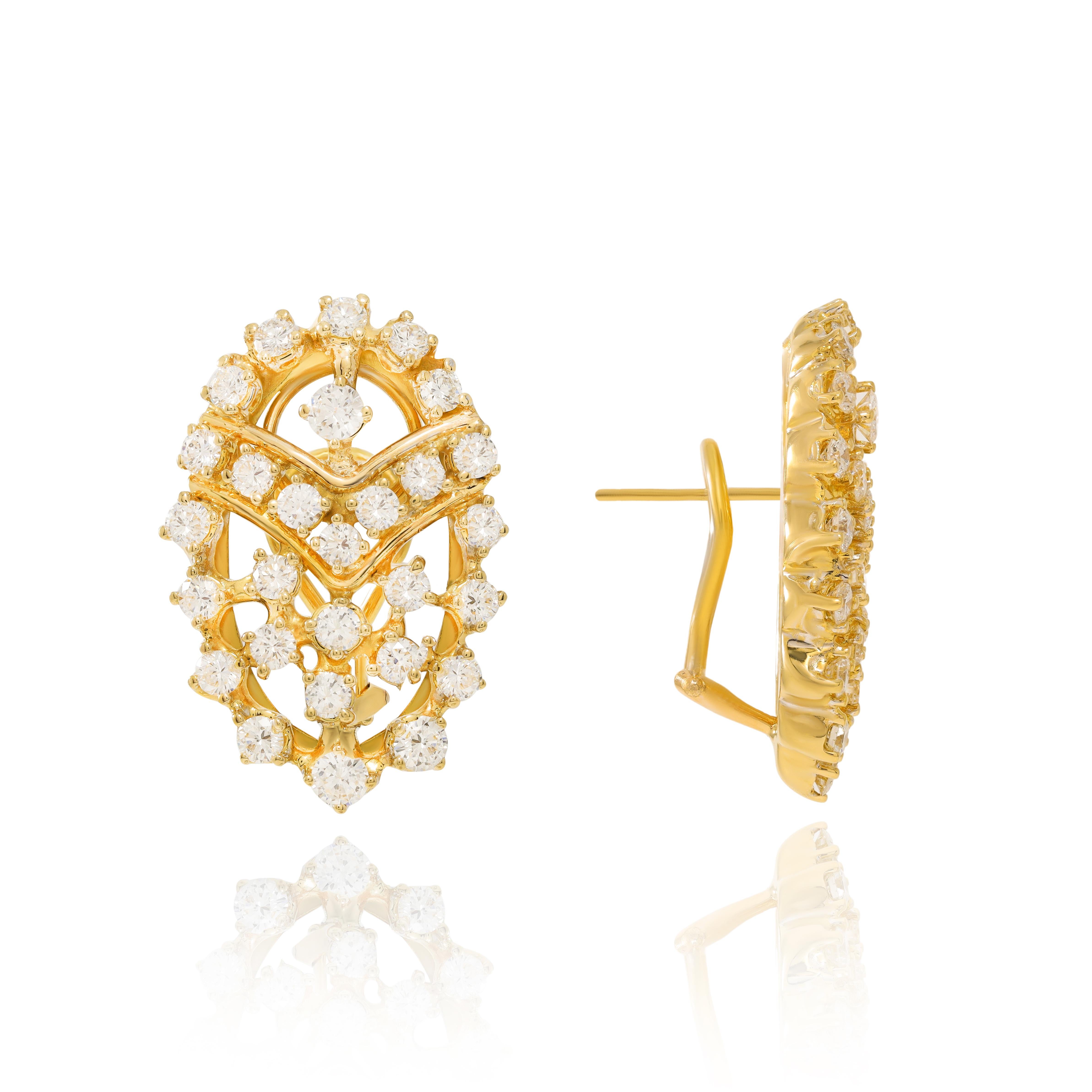 18 kt yellow gold diamond earrings adorned with 5.00 cts tw of diamonds.
Diana M. is a leading supplier of top-quality fine jewelry for over 35 years.
Diana M is one-stop shop for all your jewelry shopping, carrying line of diamond rings, earrings,