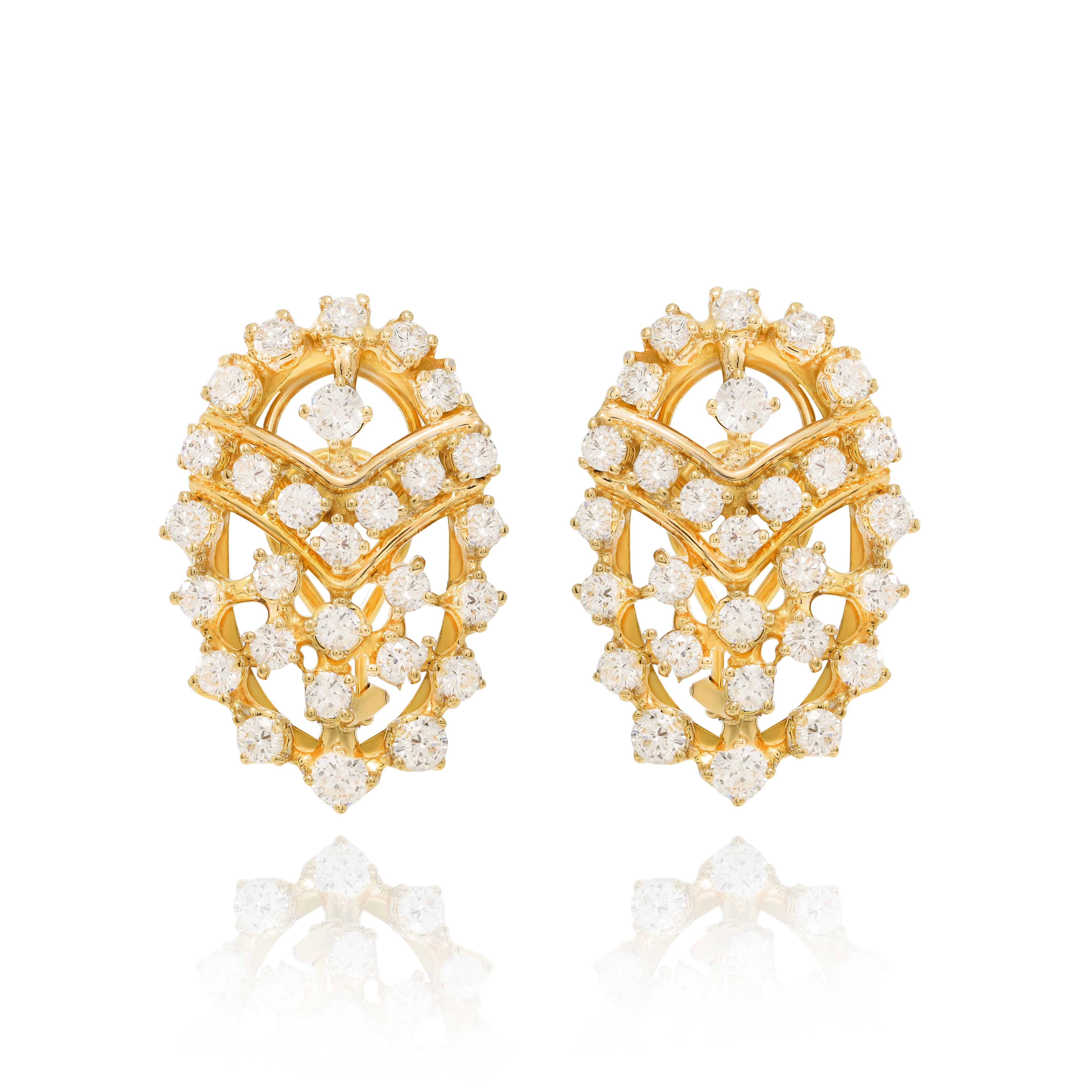 Taille ronde Diana M. Boucles d'oreilles en or jaune 18 carats ornées de 5,00 carats de diamants en vente